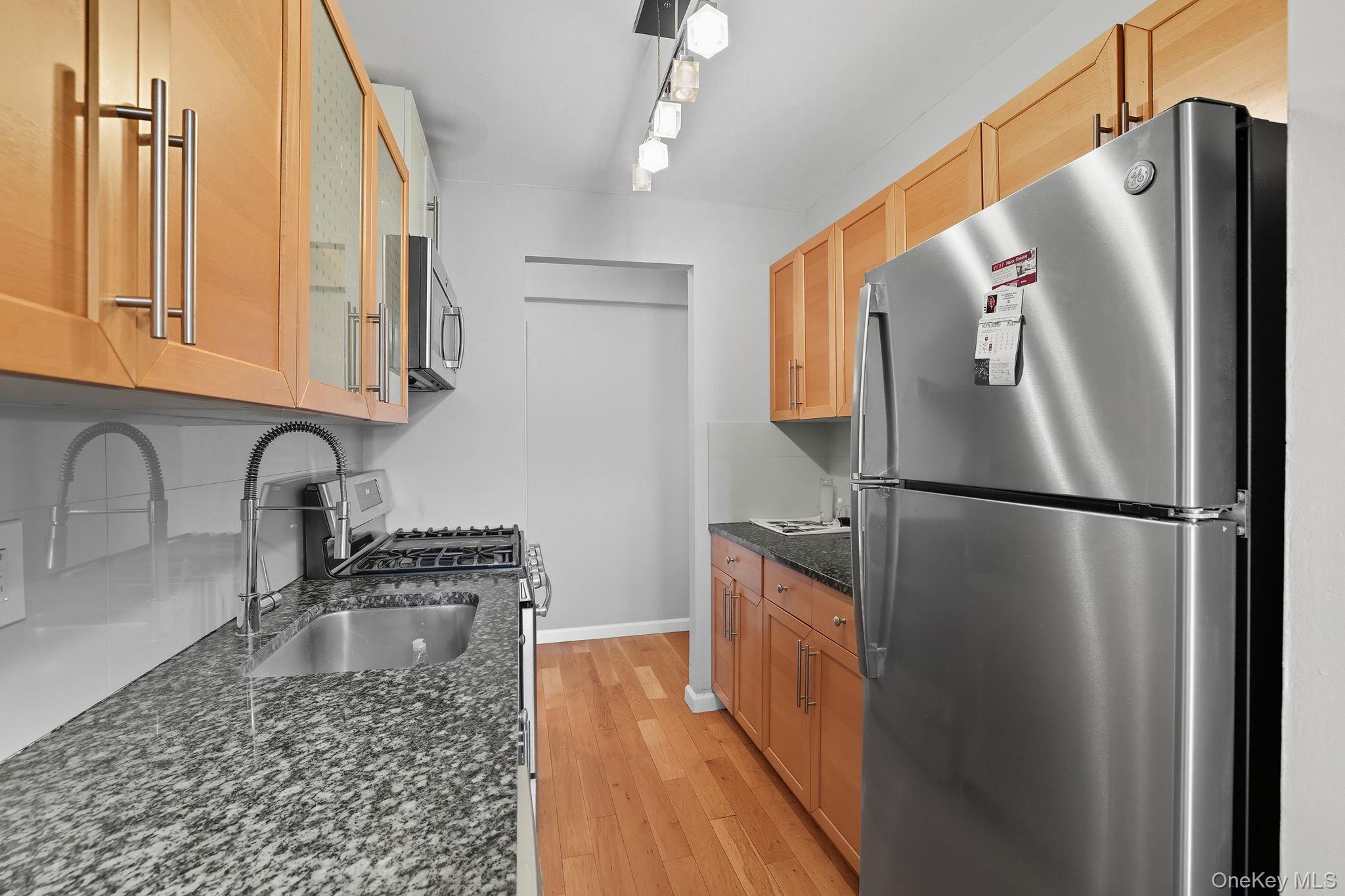 377 N Broadway Unit: 602