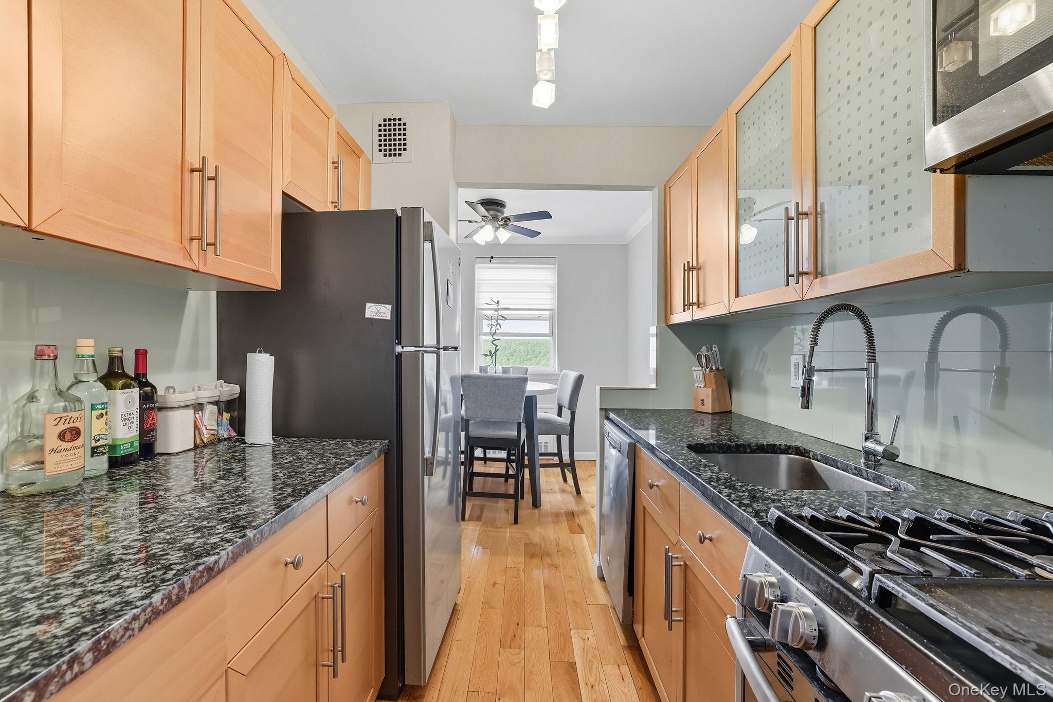 377 N Broadway Unit: 602