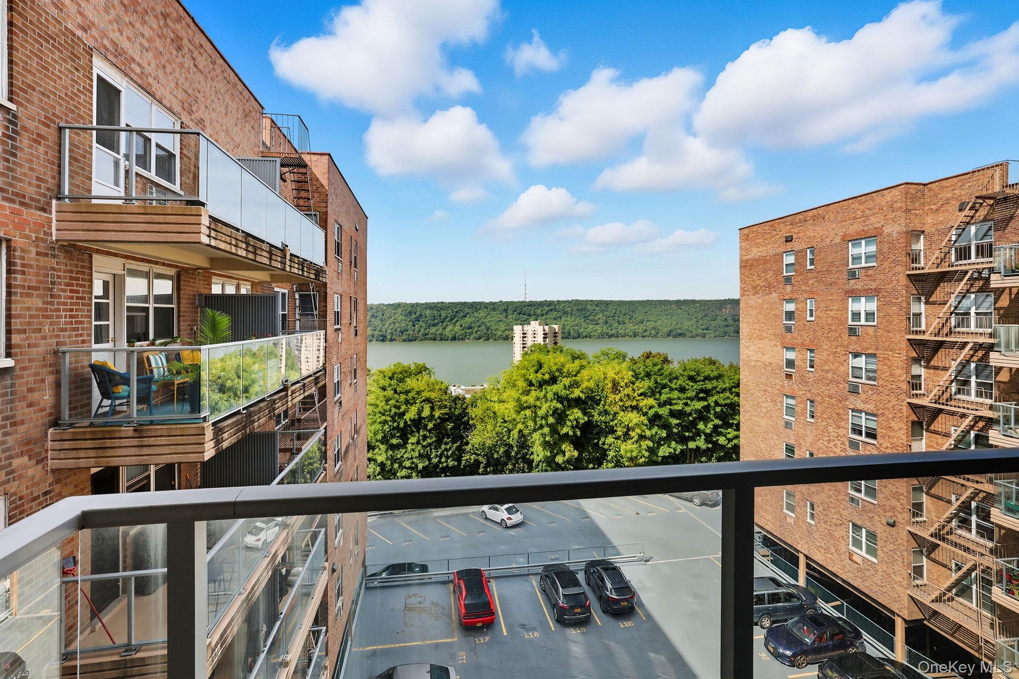 377 N Broadway Unit: 602