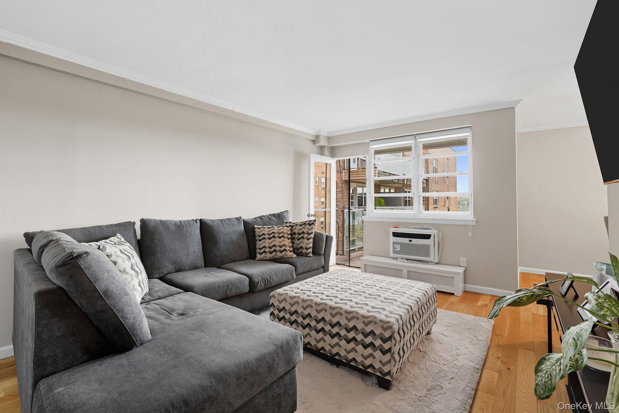377 N Broadway Unit: 602