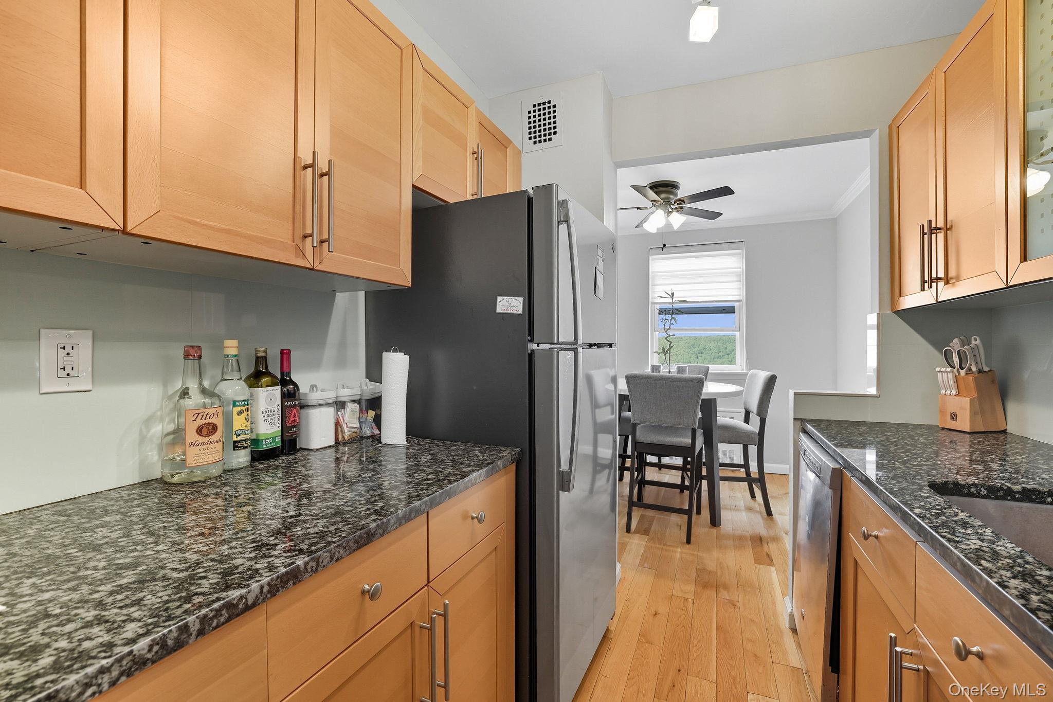 377 N Broadway Unit: 602