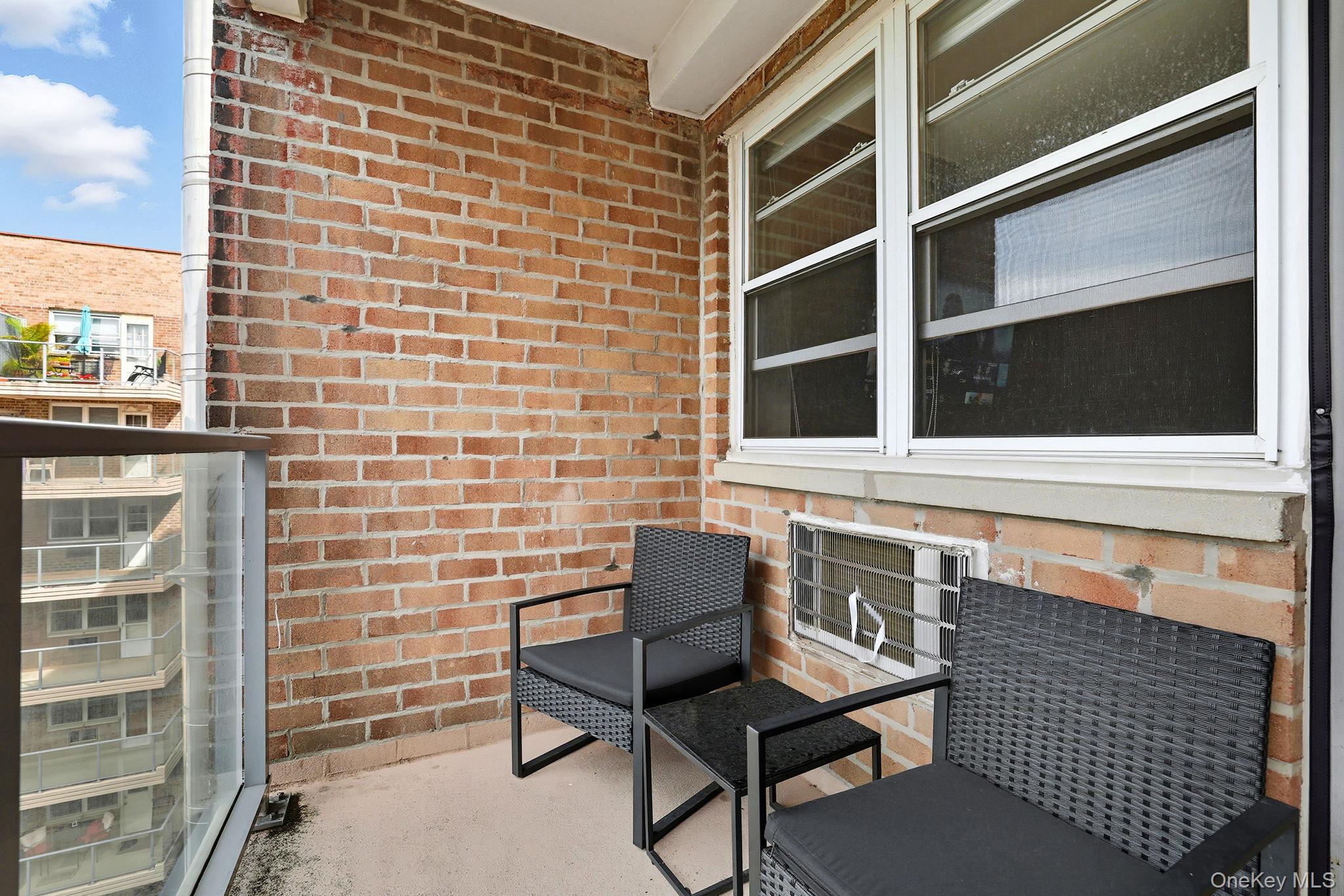 377 N Broadway Unit: 602