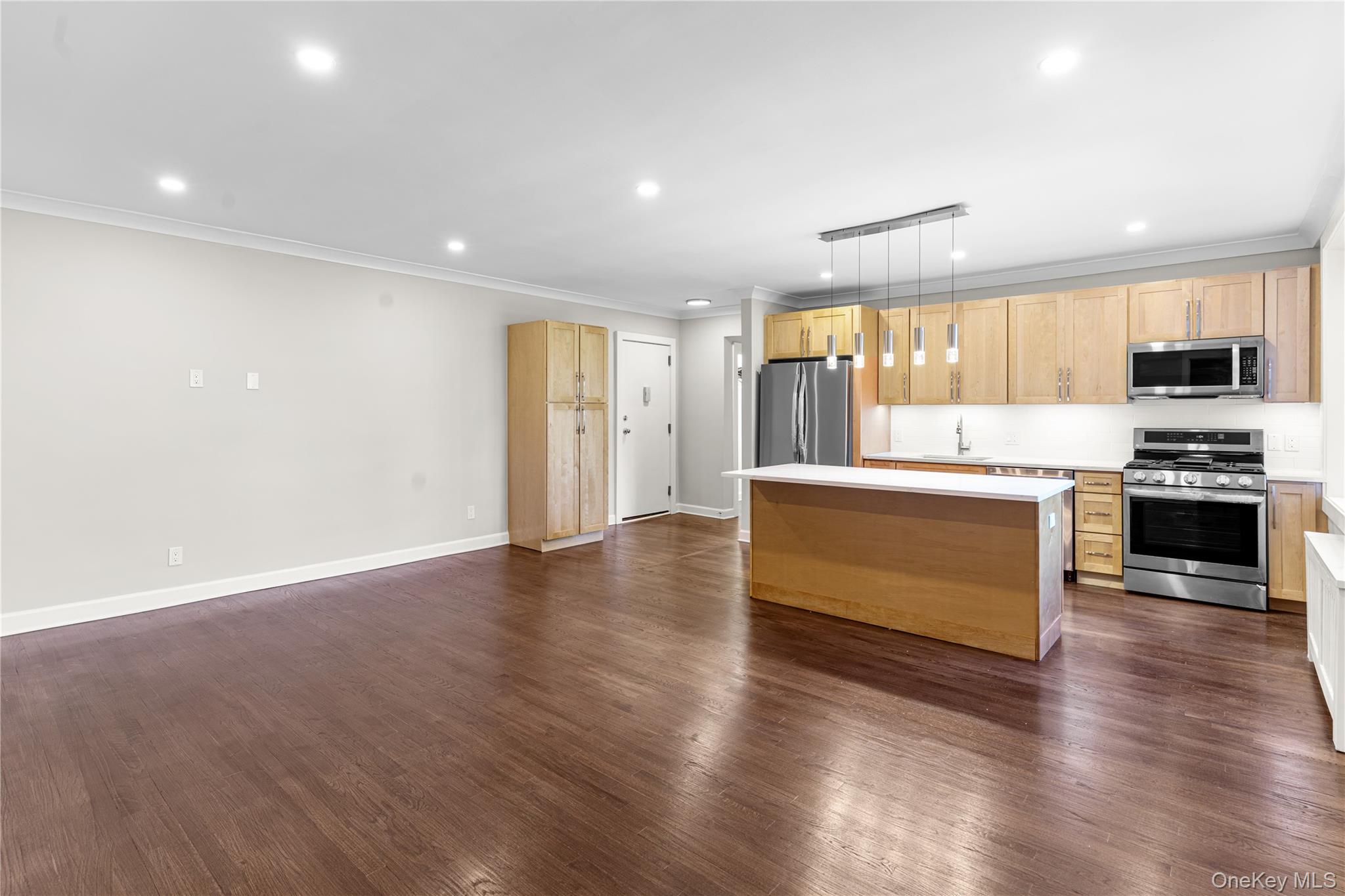 1133 Midland Avenue Unit: 2C1