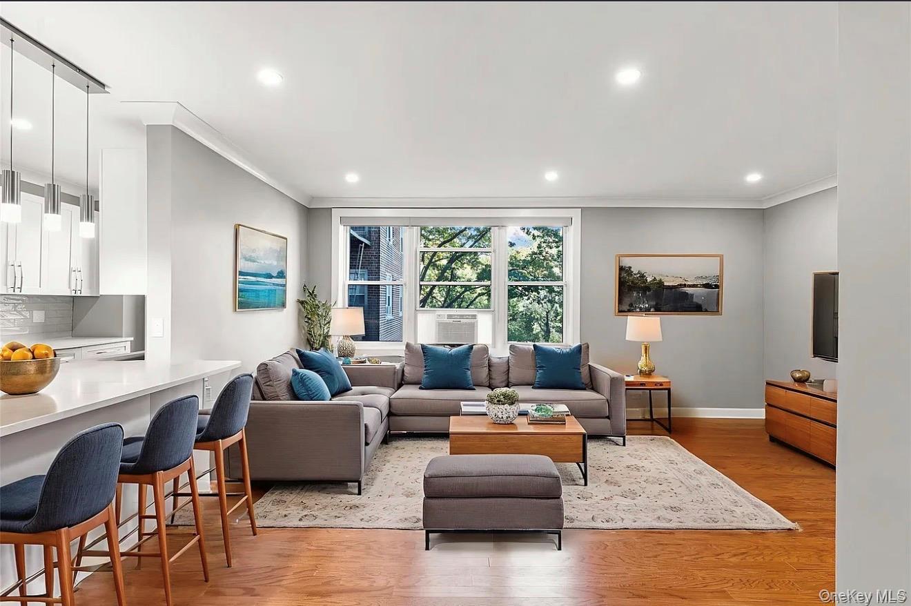 1133 Midland Avenue Unit: 2C1