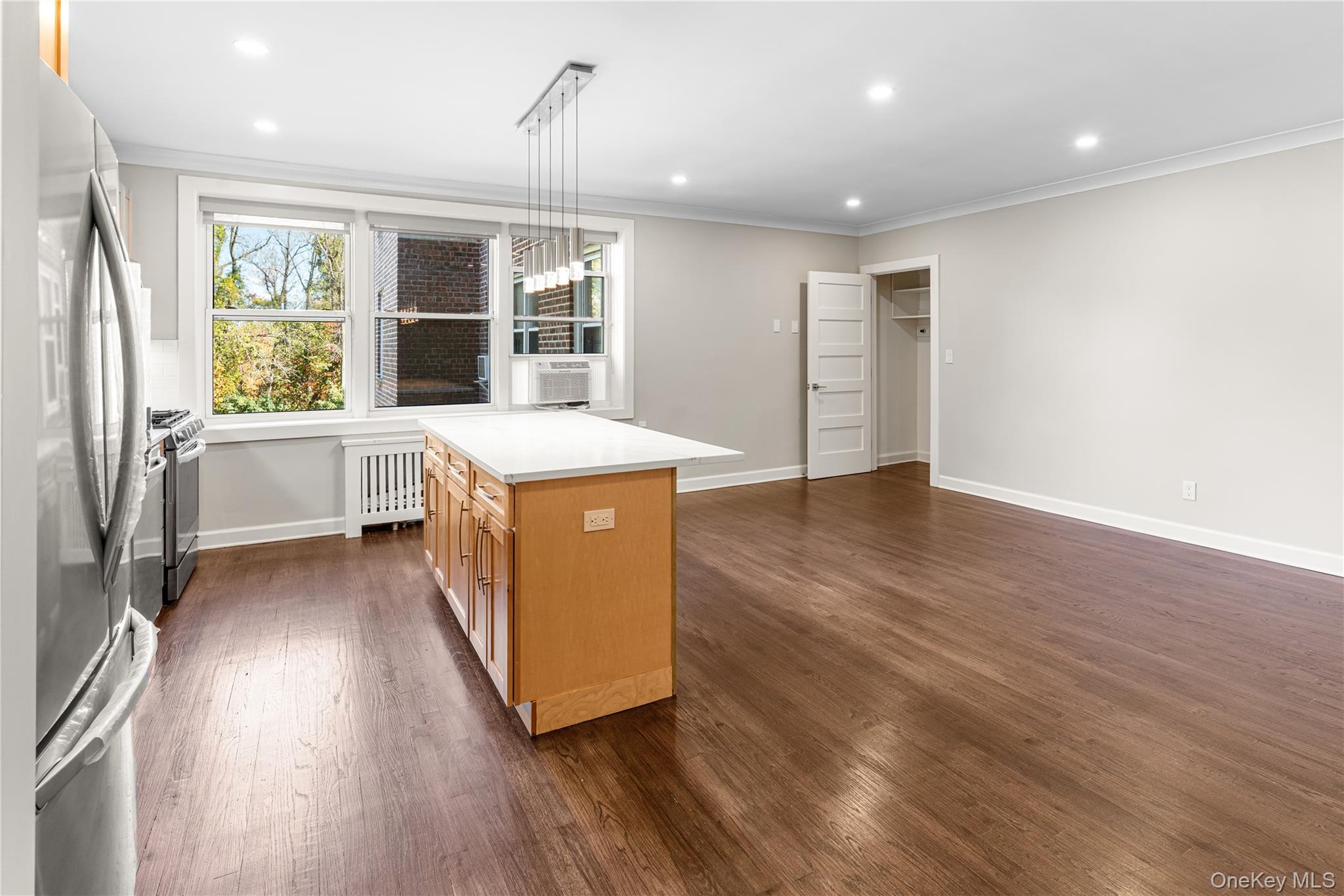 1133 Midland Avenue Unit: 2C1