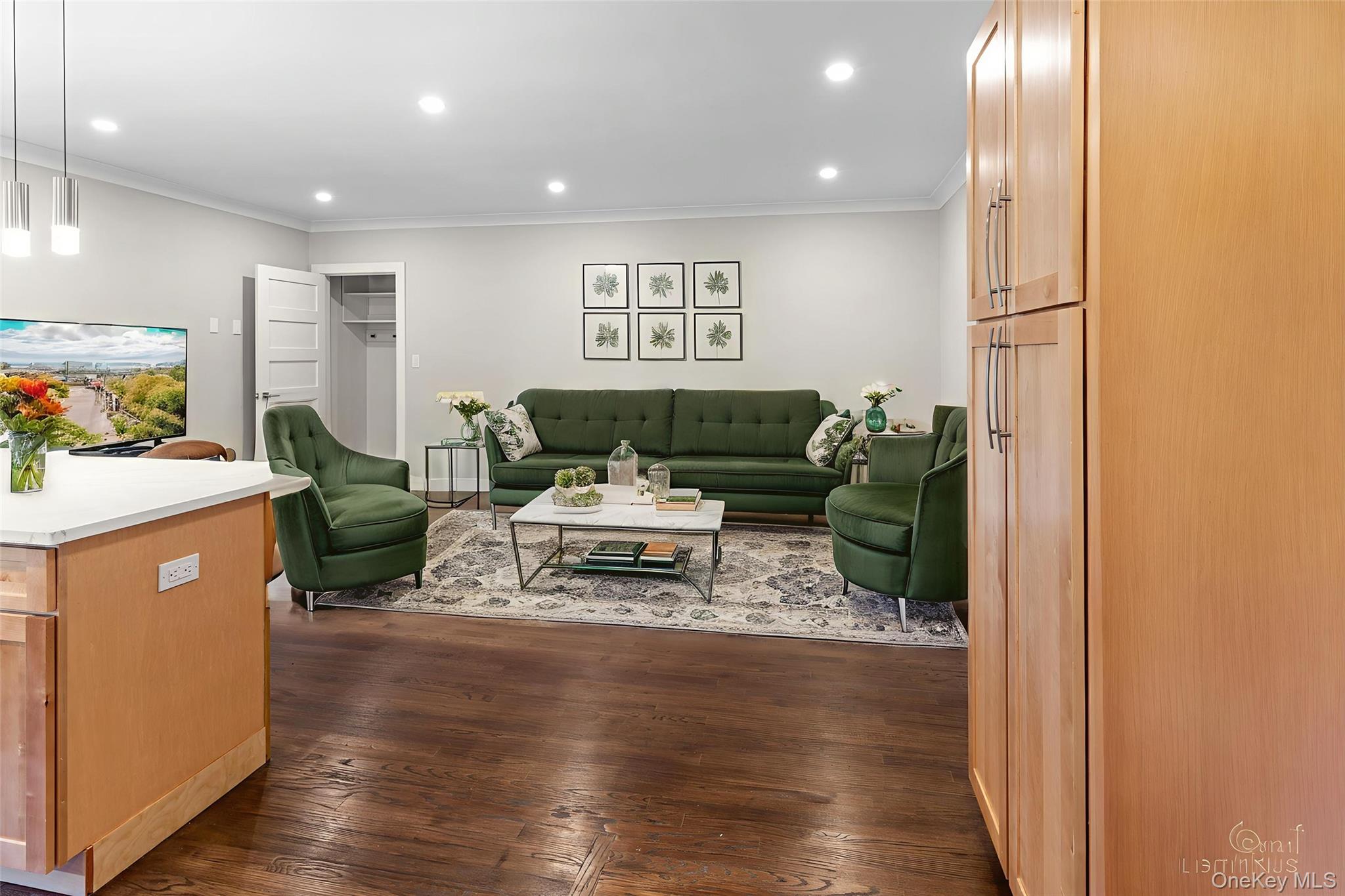 1133 Midland Avenue Unit: 2C1