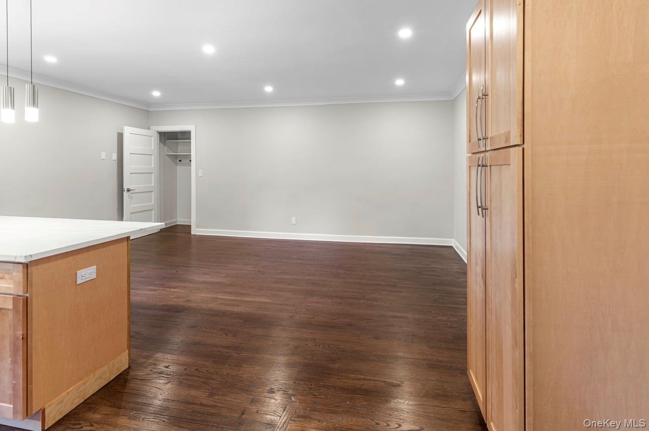 1133 Midland Avenue Unit: 3D