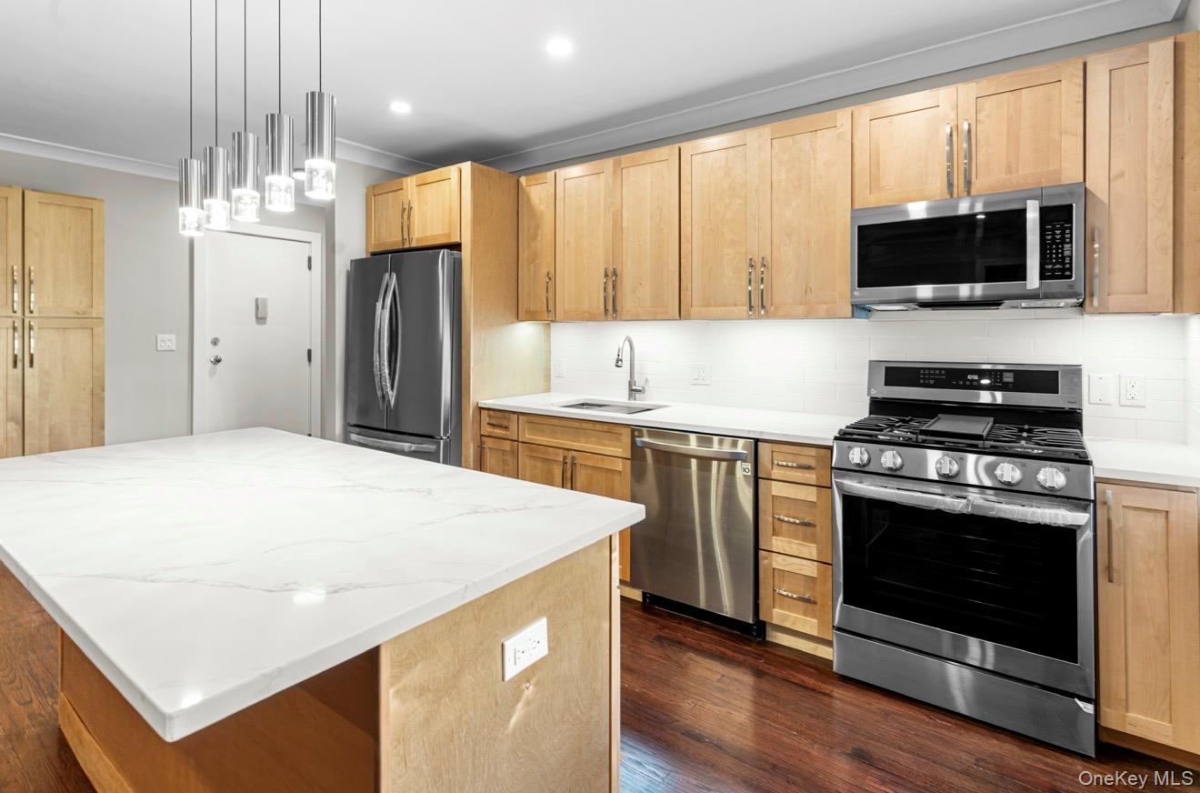 1133 Midland Avenue Unit: 3D