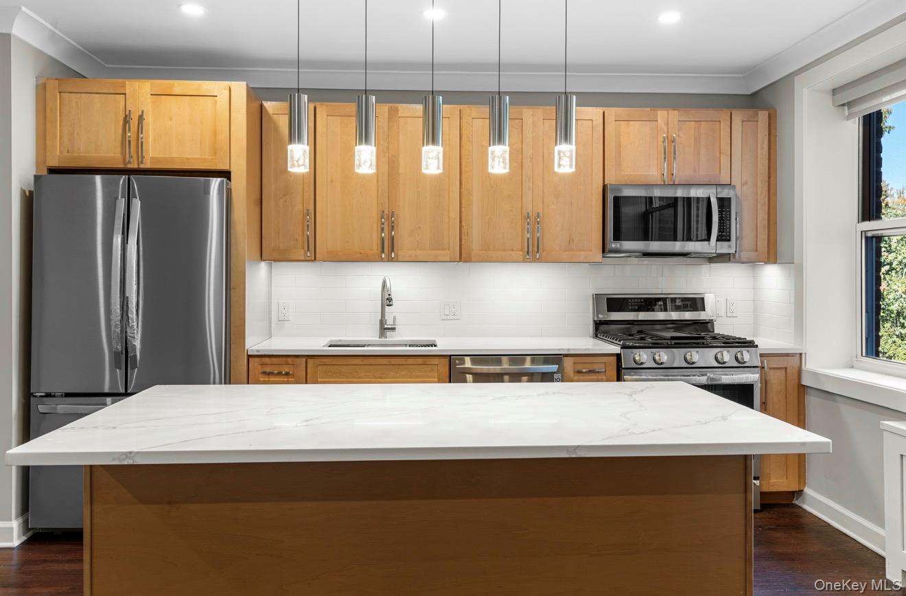 1133 Midland Avenue Unit: 3D