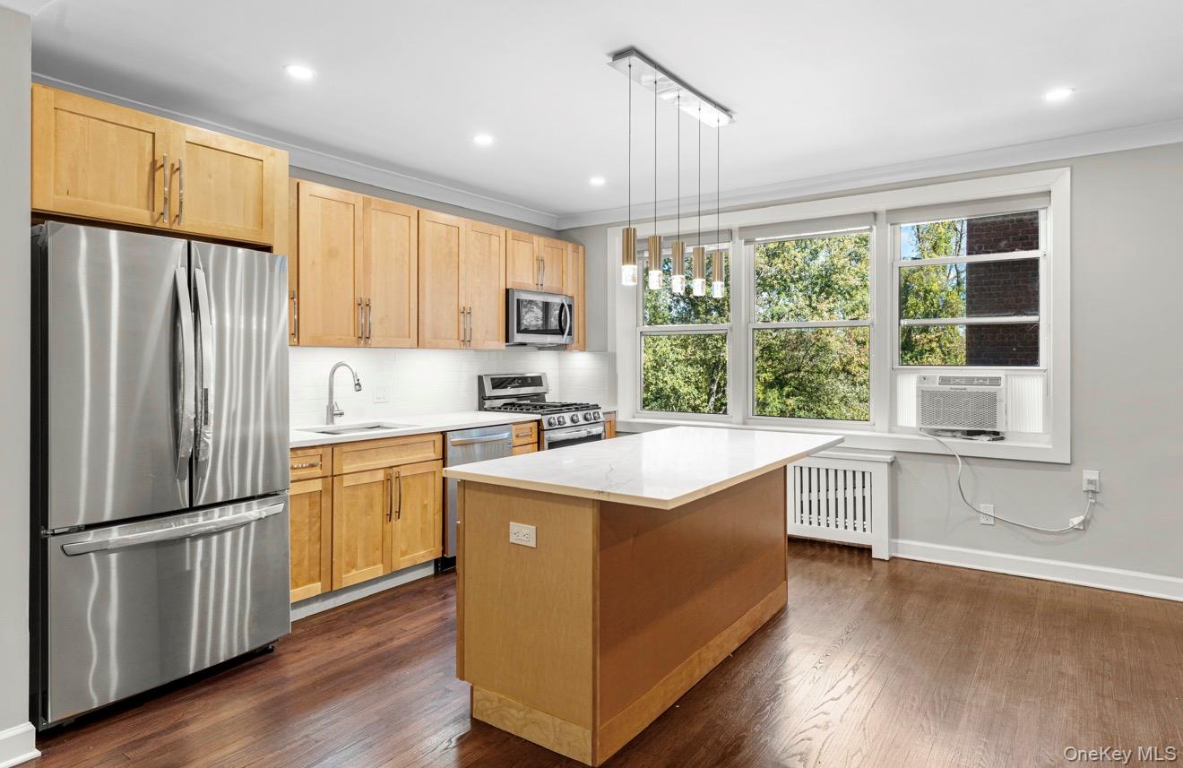 1133 Midland Avenue Unit: 3D