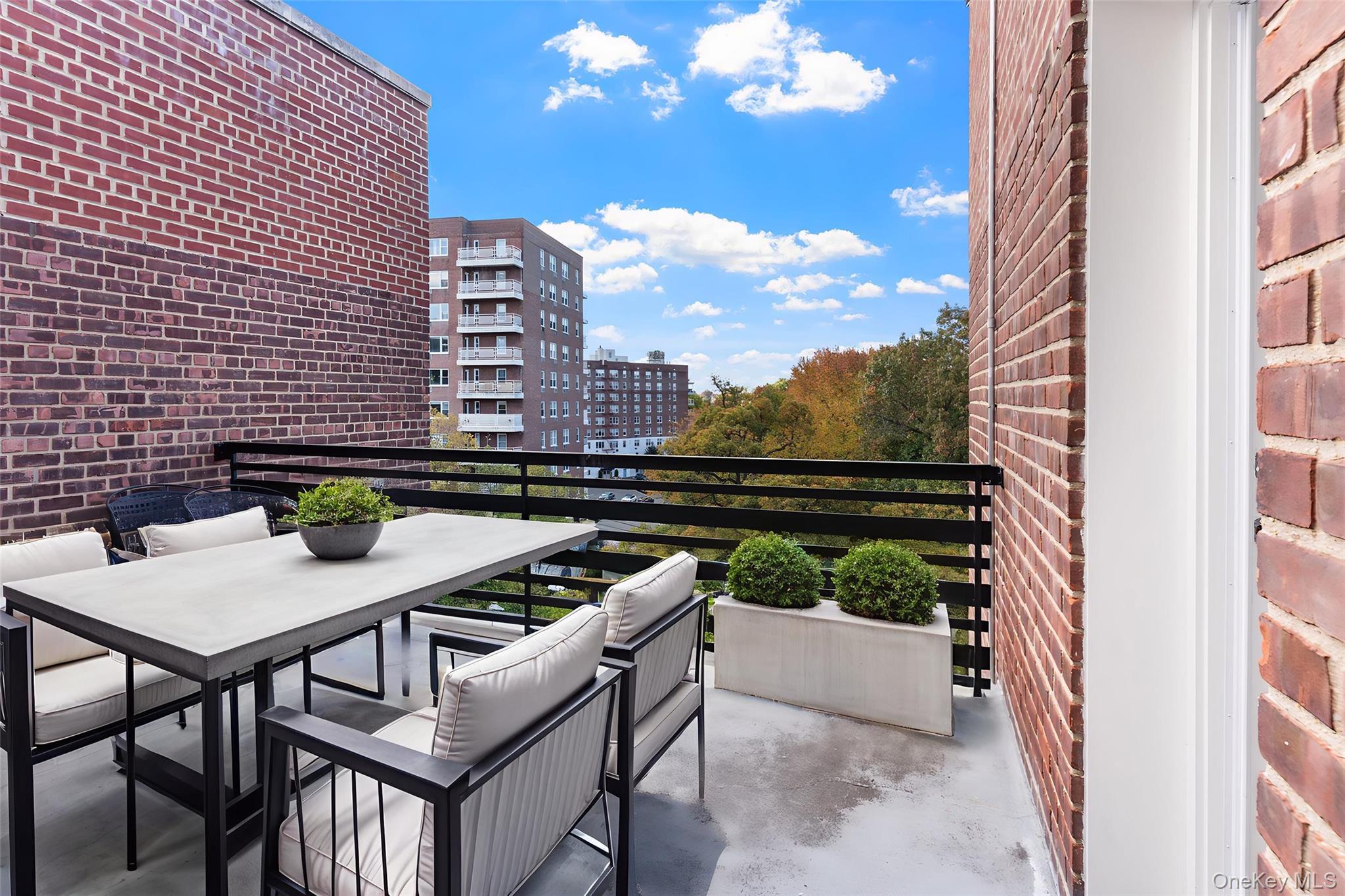 1133 Midland Avenue Unit: 6F