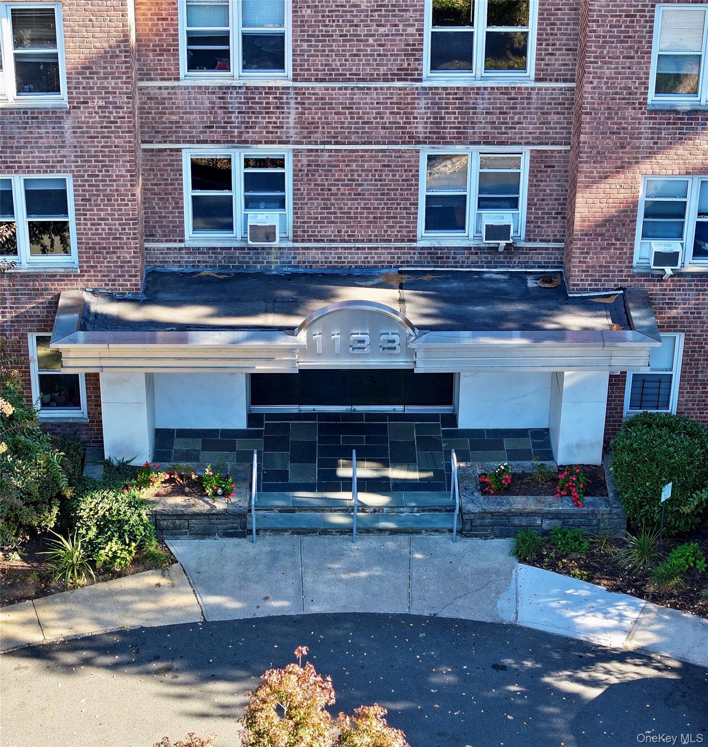 1133 Midland Avenue Unit: 6F