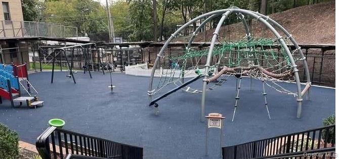 9 Fordham Hill Oval Unit: 3C