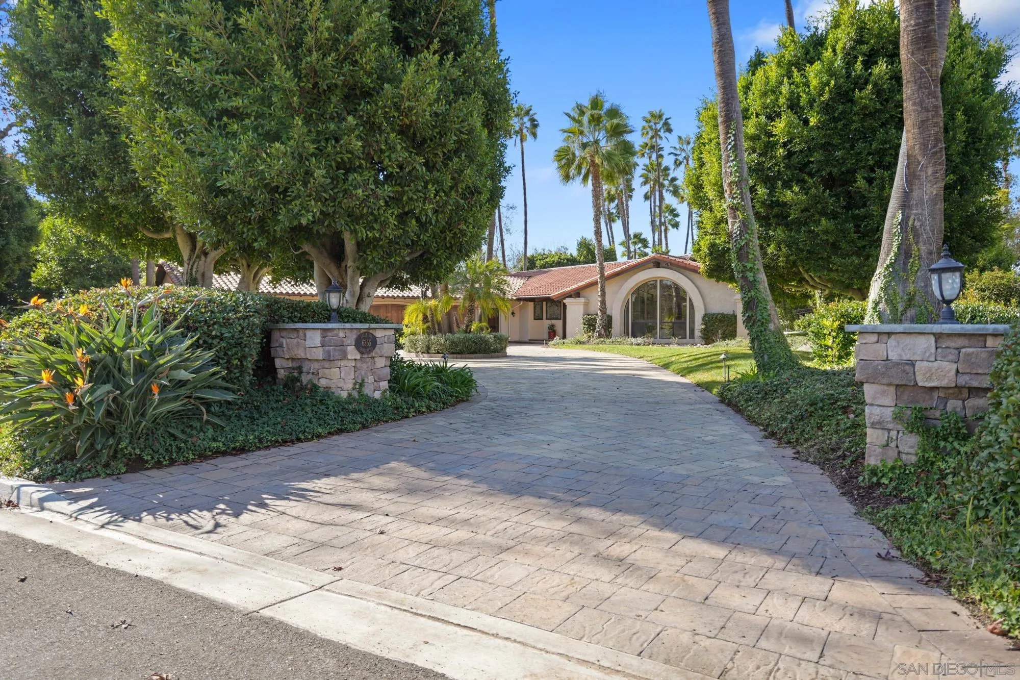 6355 Calle Del Campanario