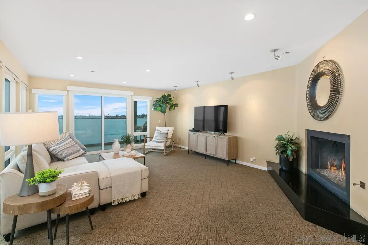 3868 Riviera Dr # 3B