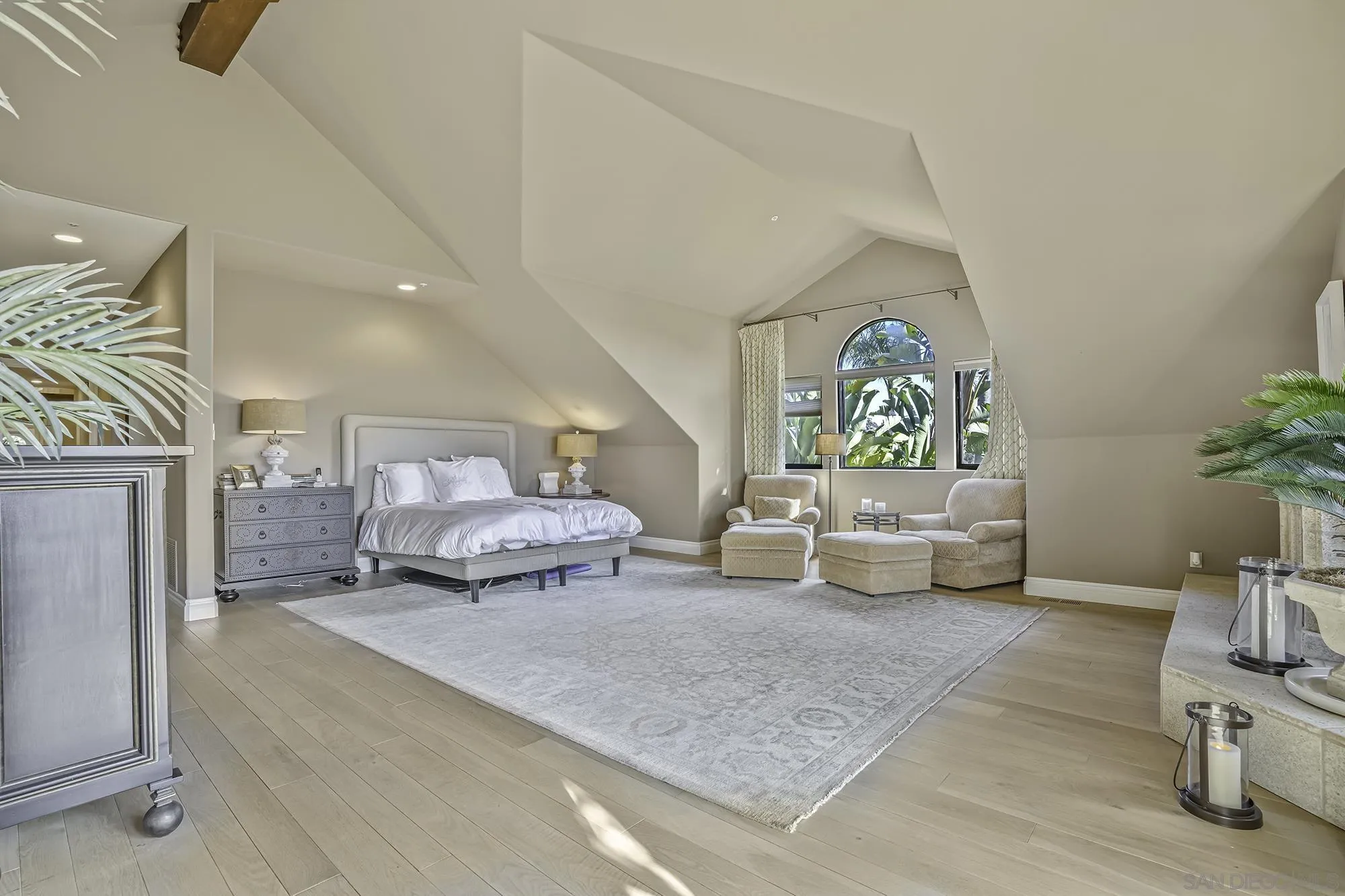 5305 La Crescenta