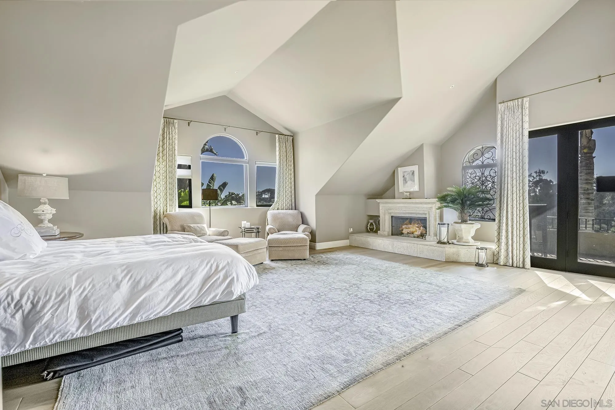 5305 La Crescenta