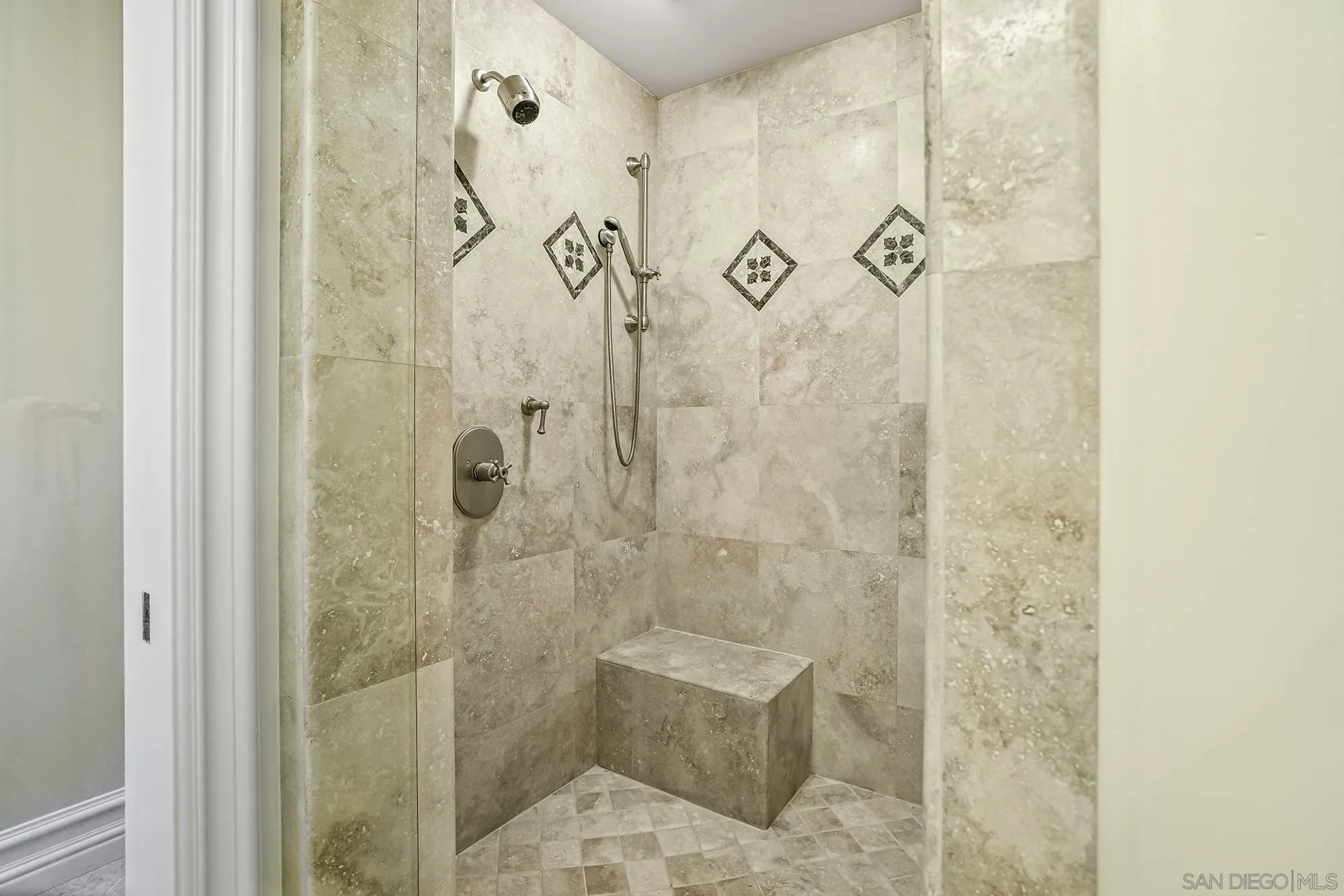 5259 Meadows Del Mar