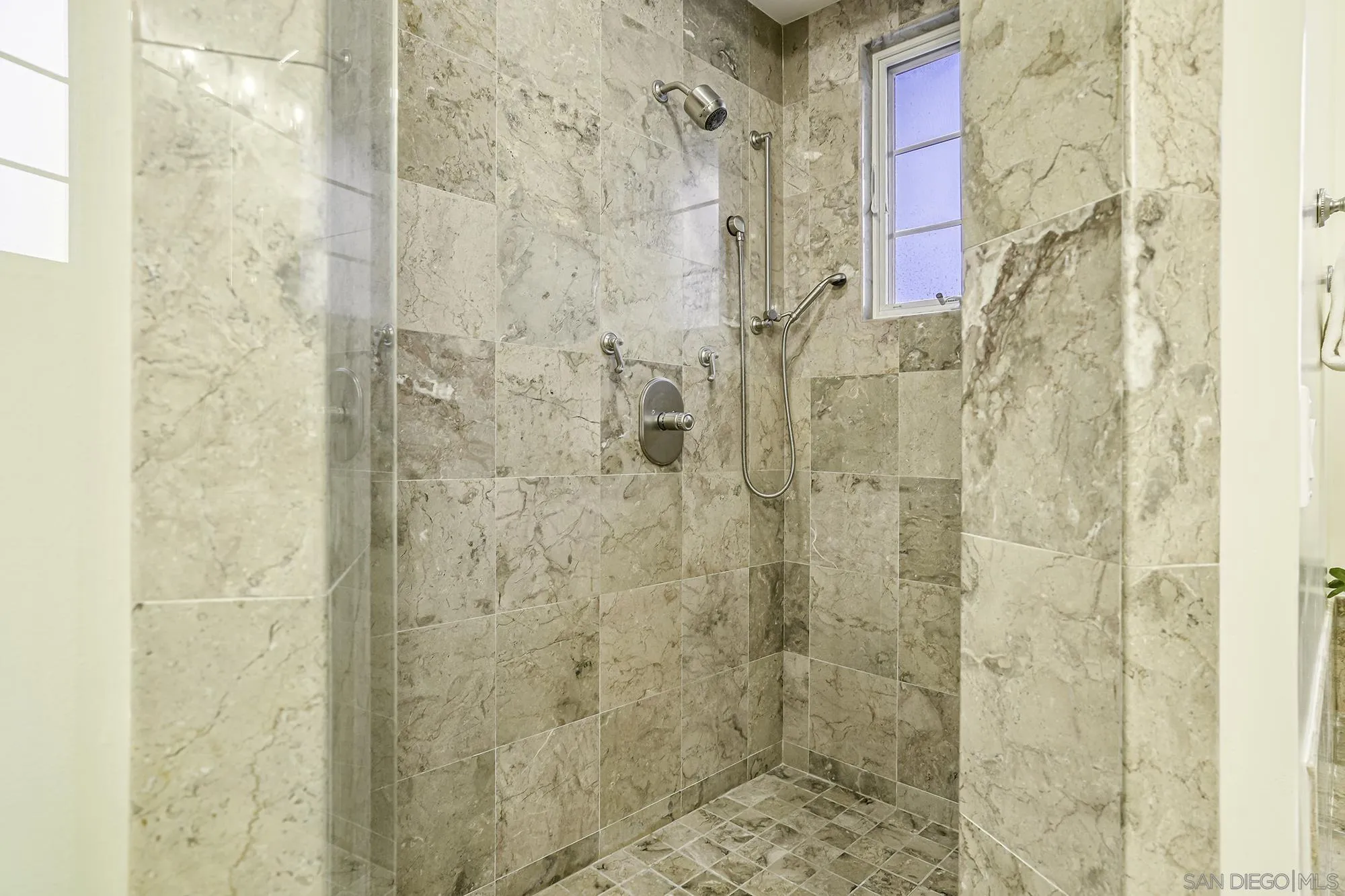 5259 Meadows Del Mar