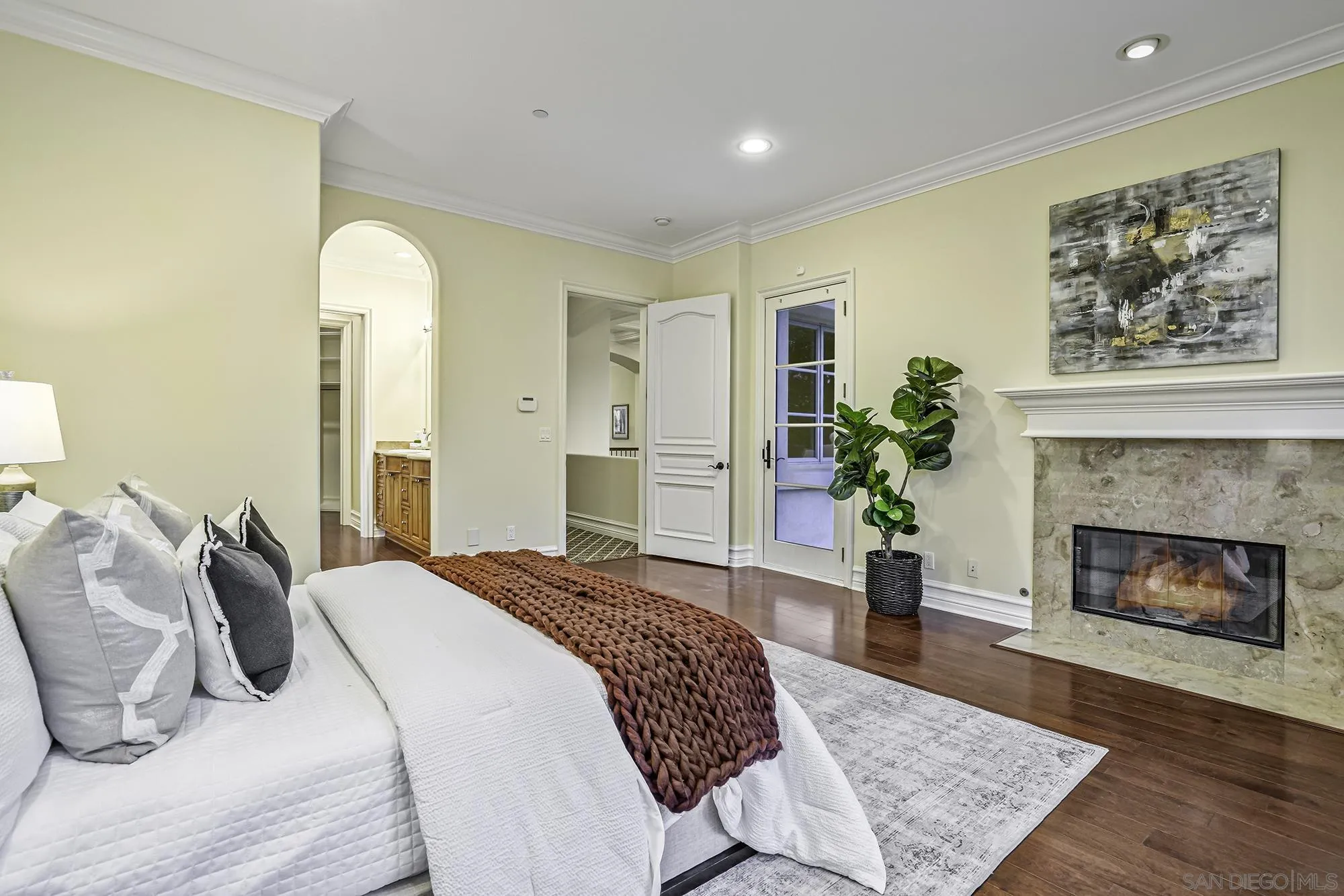 5259 Meadows Del Mar