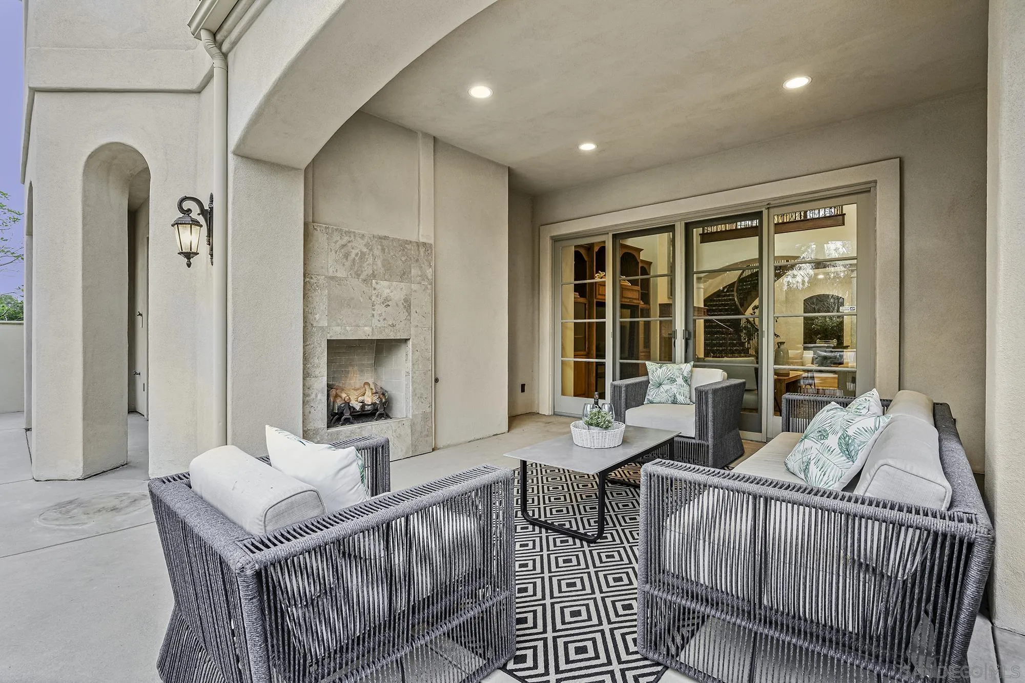 5259 Meadows Del Mar