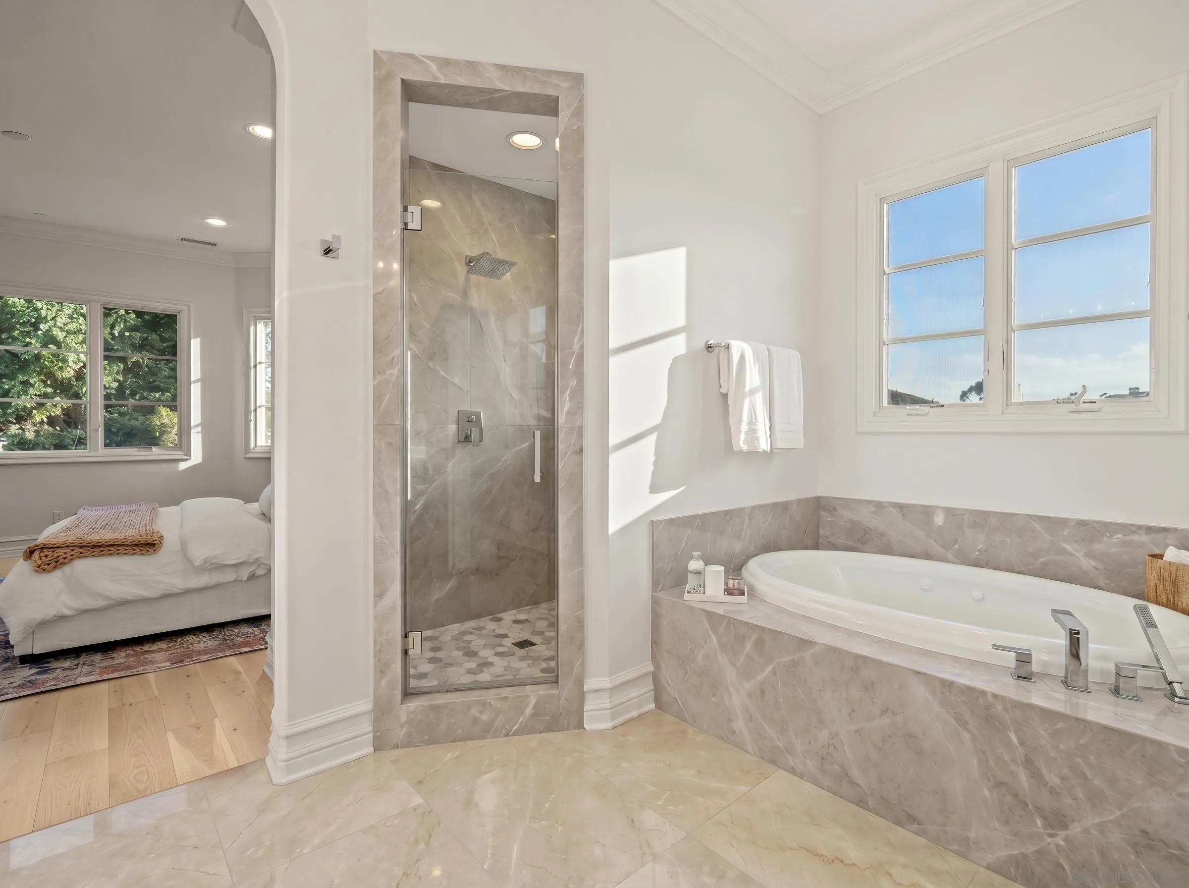 5259 Meadows Del Mar