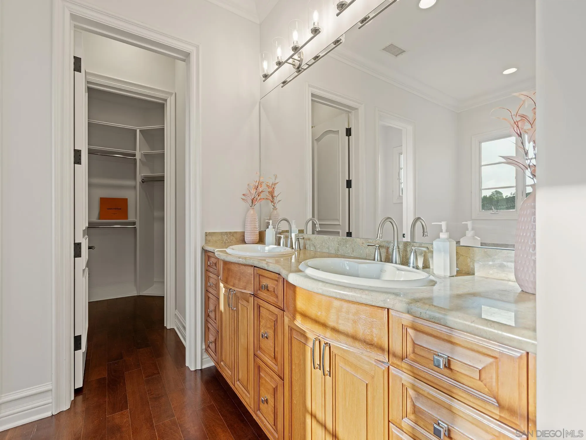 5259 Meadows Del Mar