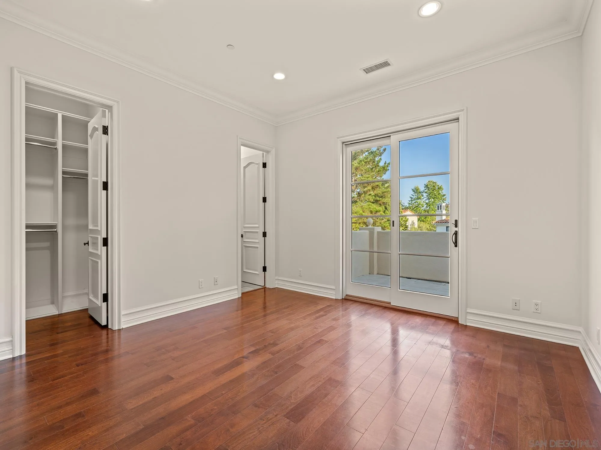 5259 Meadows Del Mar