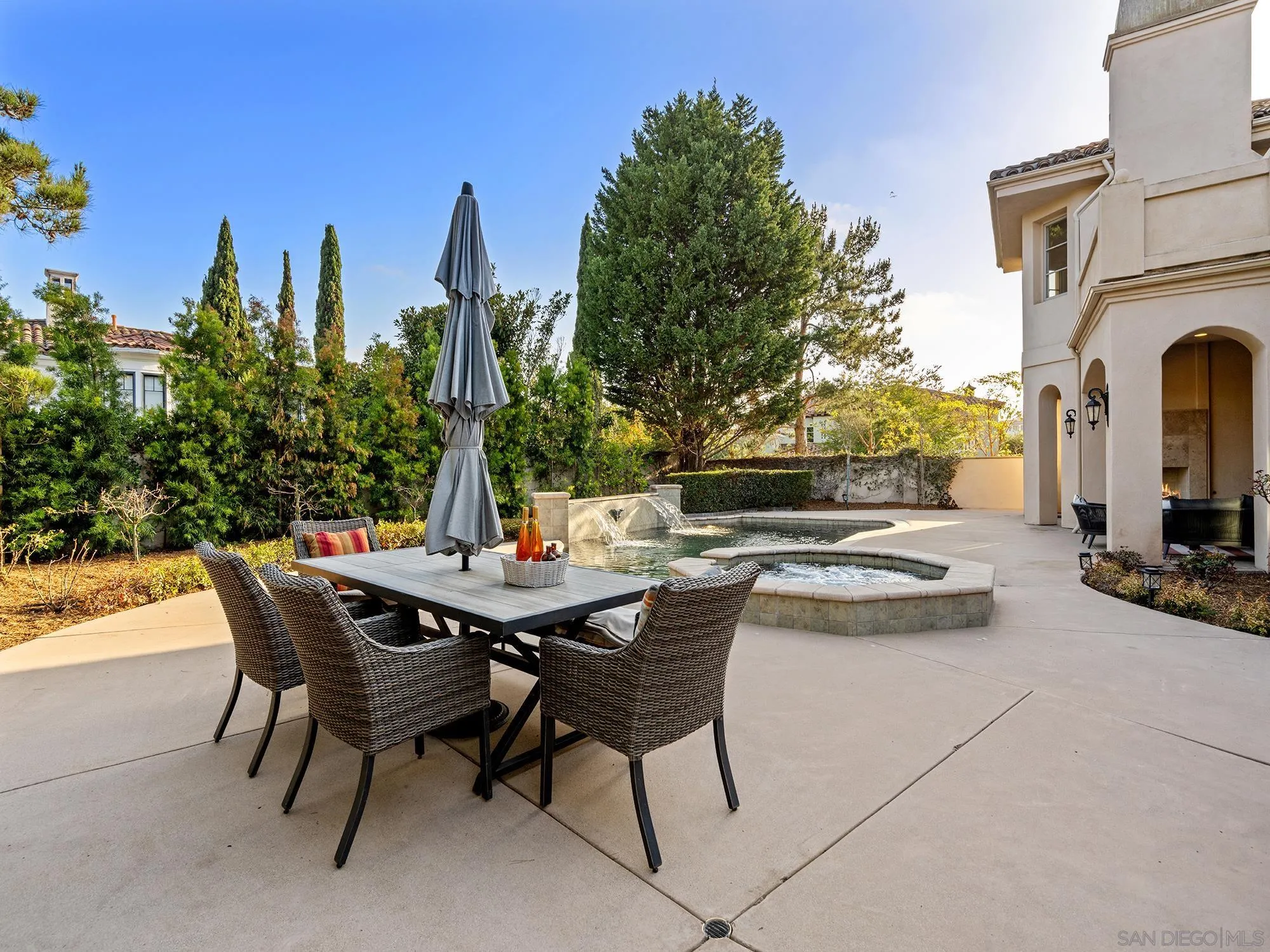 5259 Meadows Del Mar