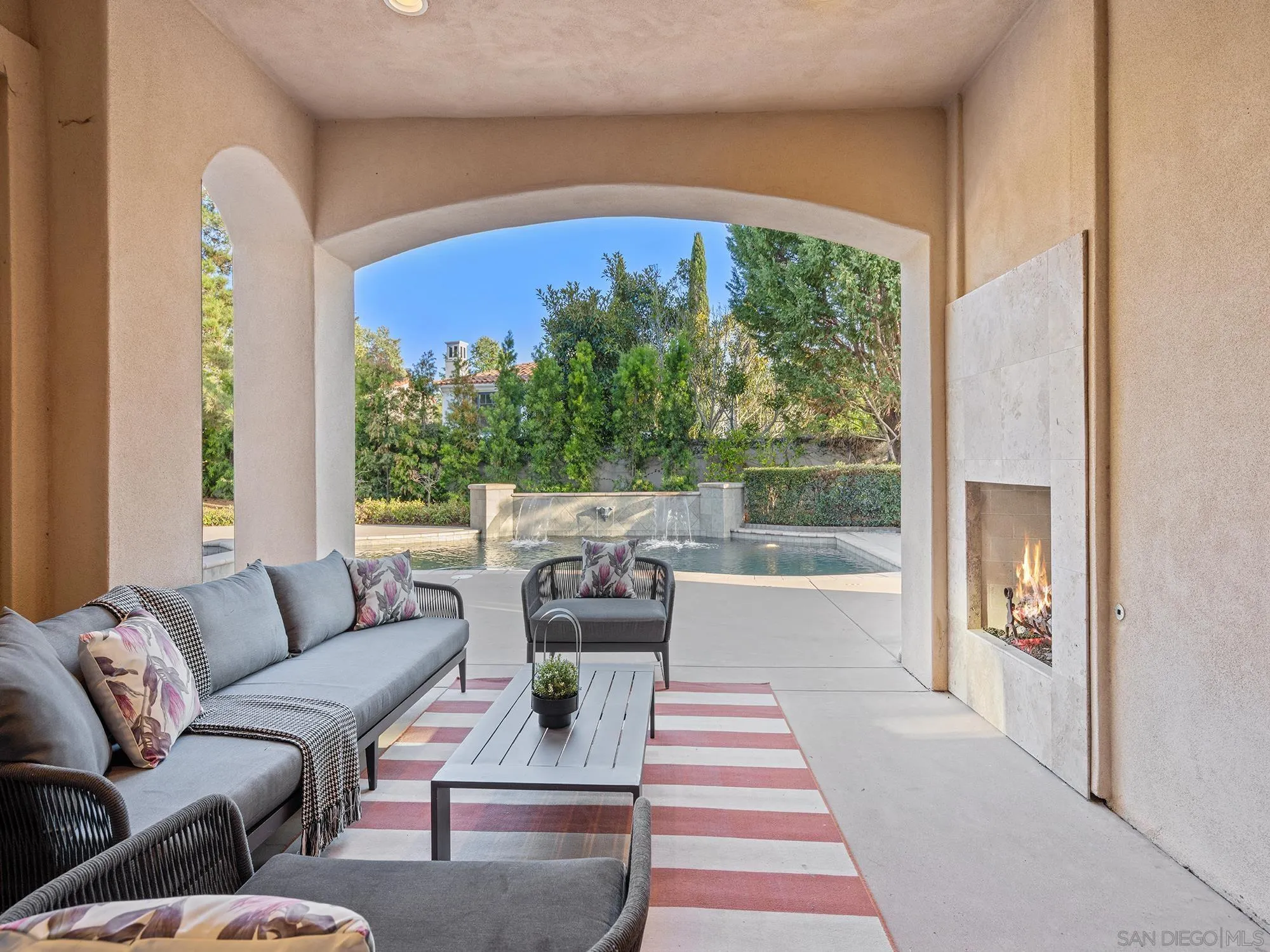 5259 Meadows Del Mar