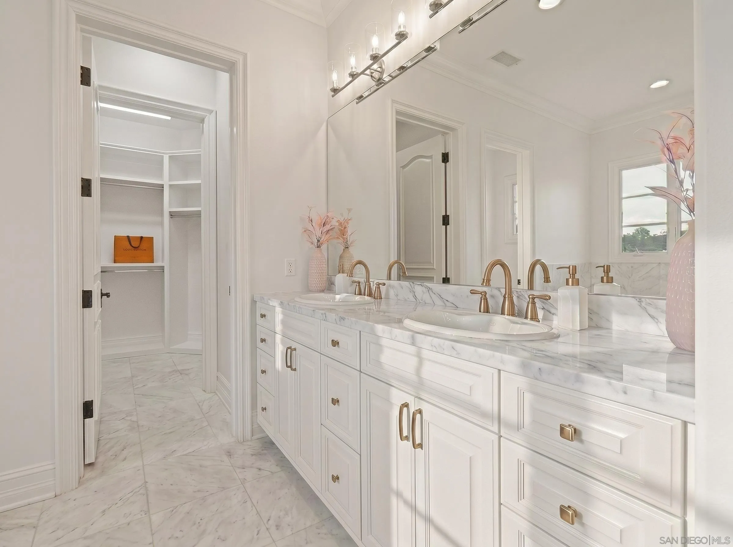5259 Meadows Del Mar