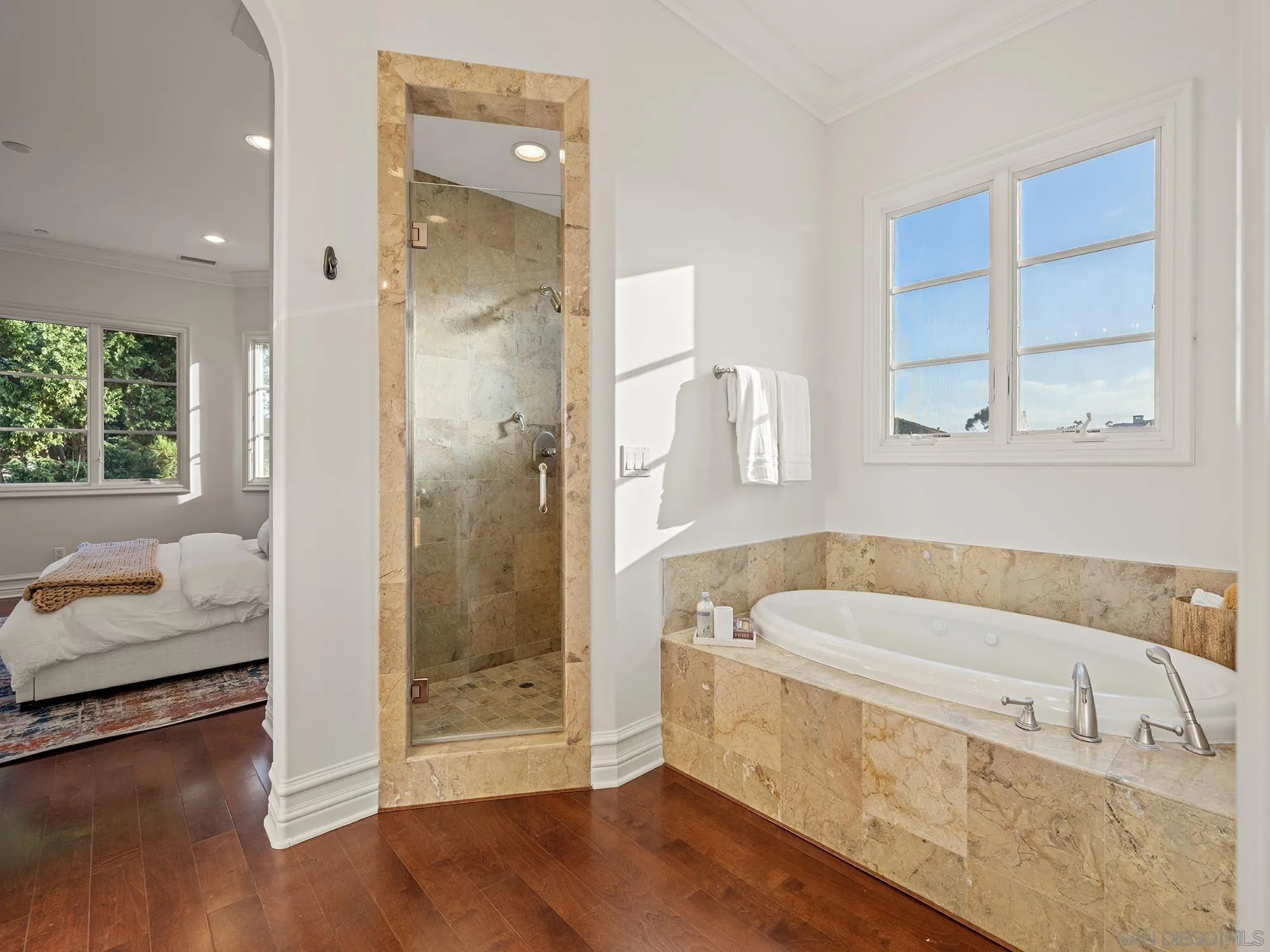 5259 Meadows Del Mar
