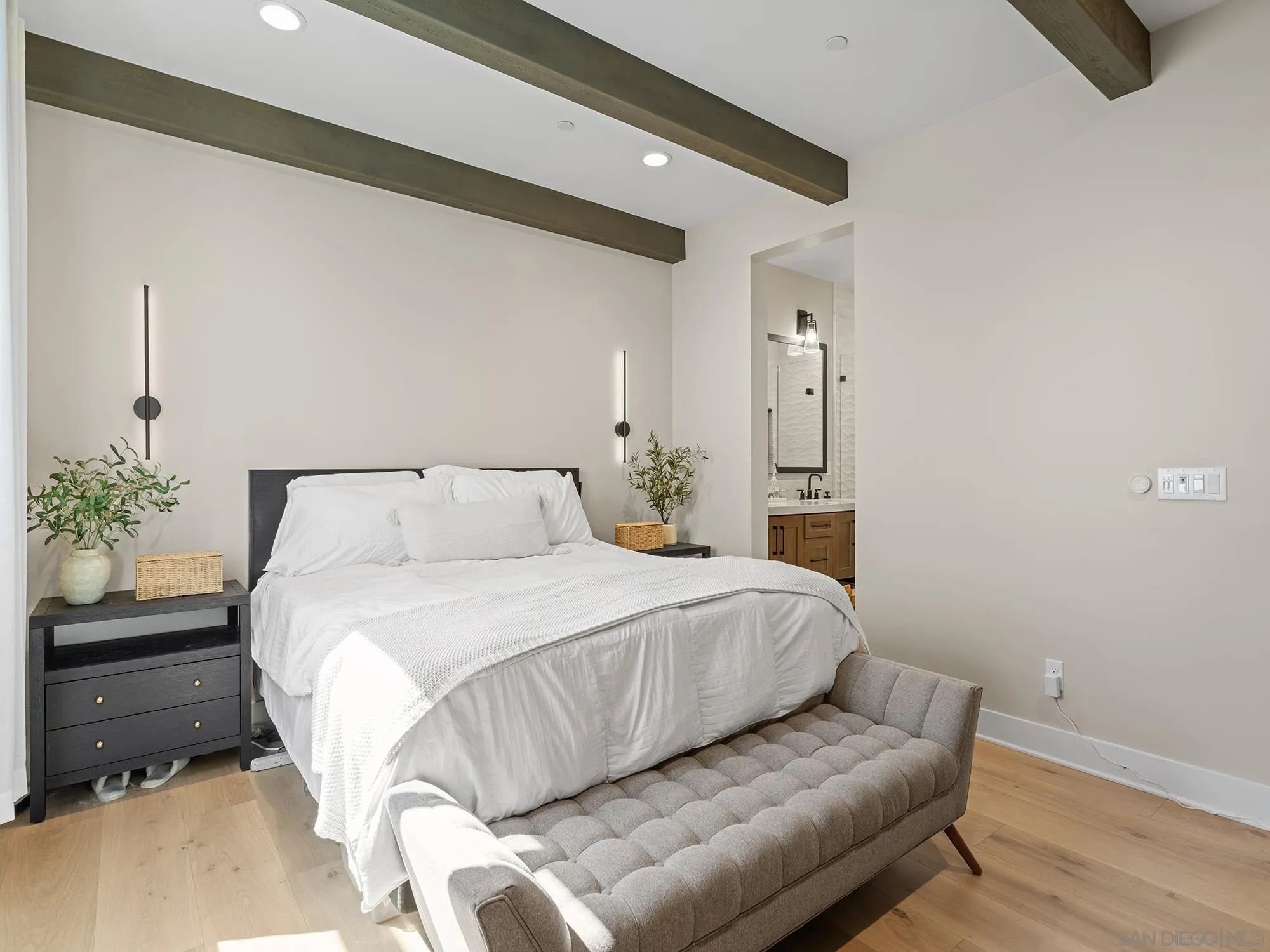 1402 Anacona Pl Unit 105