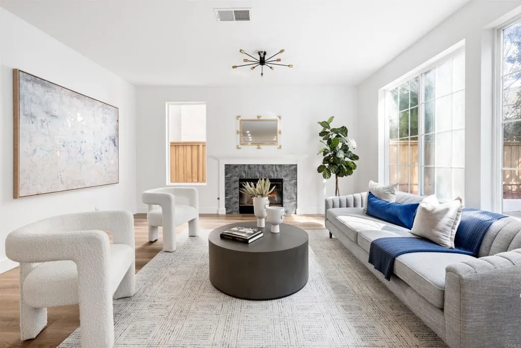 12675 Caminito Radiante