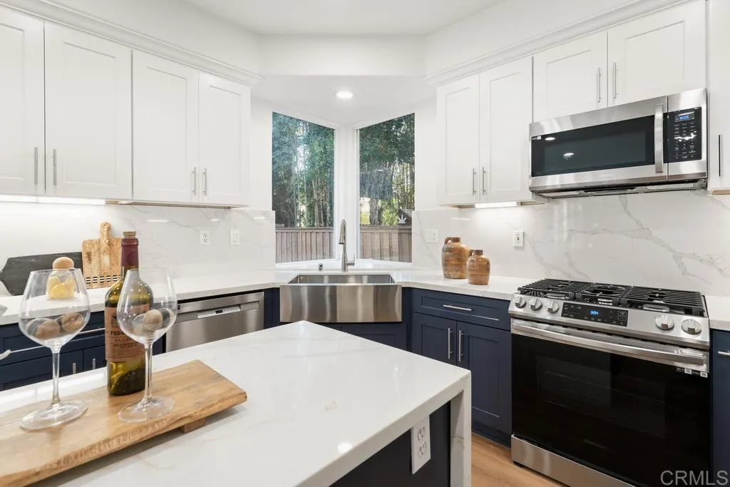 12675 Caminito Radiante