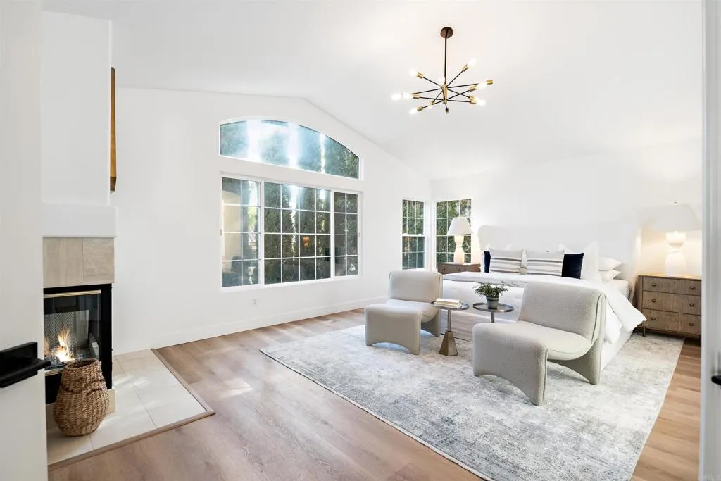 12675 Caminito Radiante