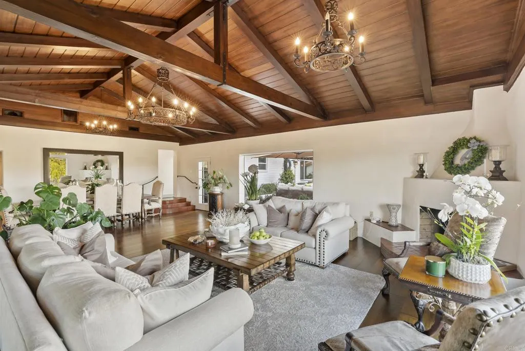6416 Lago Lindo