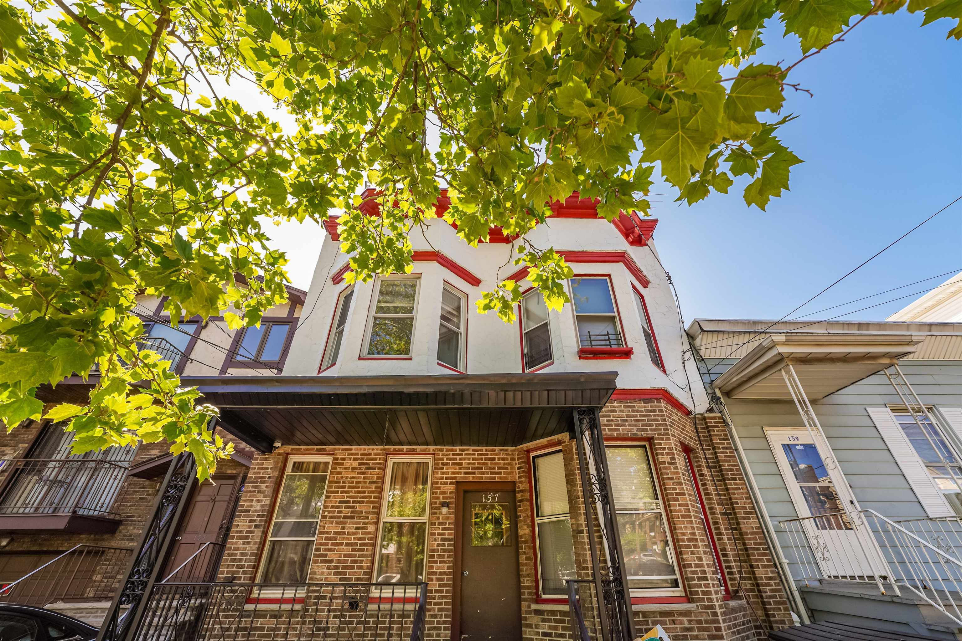 157 NELSON AVE Unit: 2L