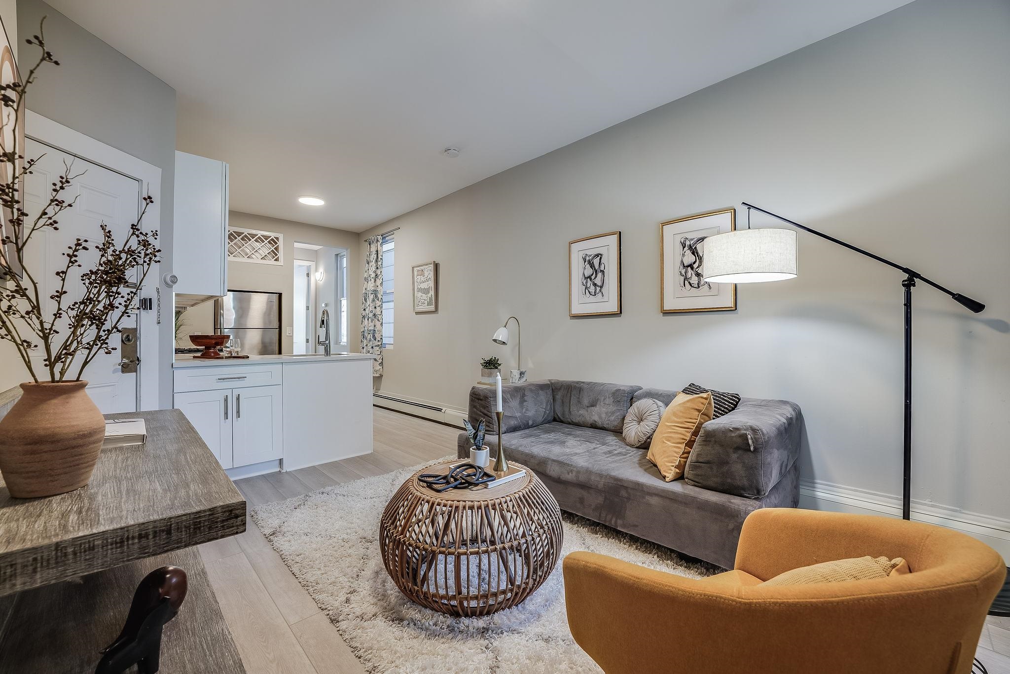 157 NELSON AVE Unit: 2L