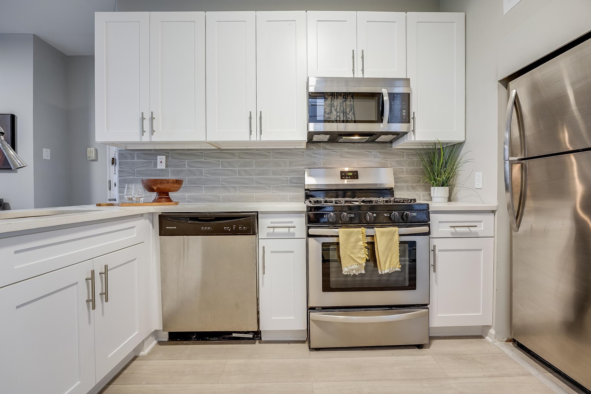 157 NELSON AVE Unit: 2L