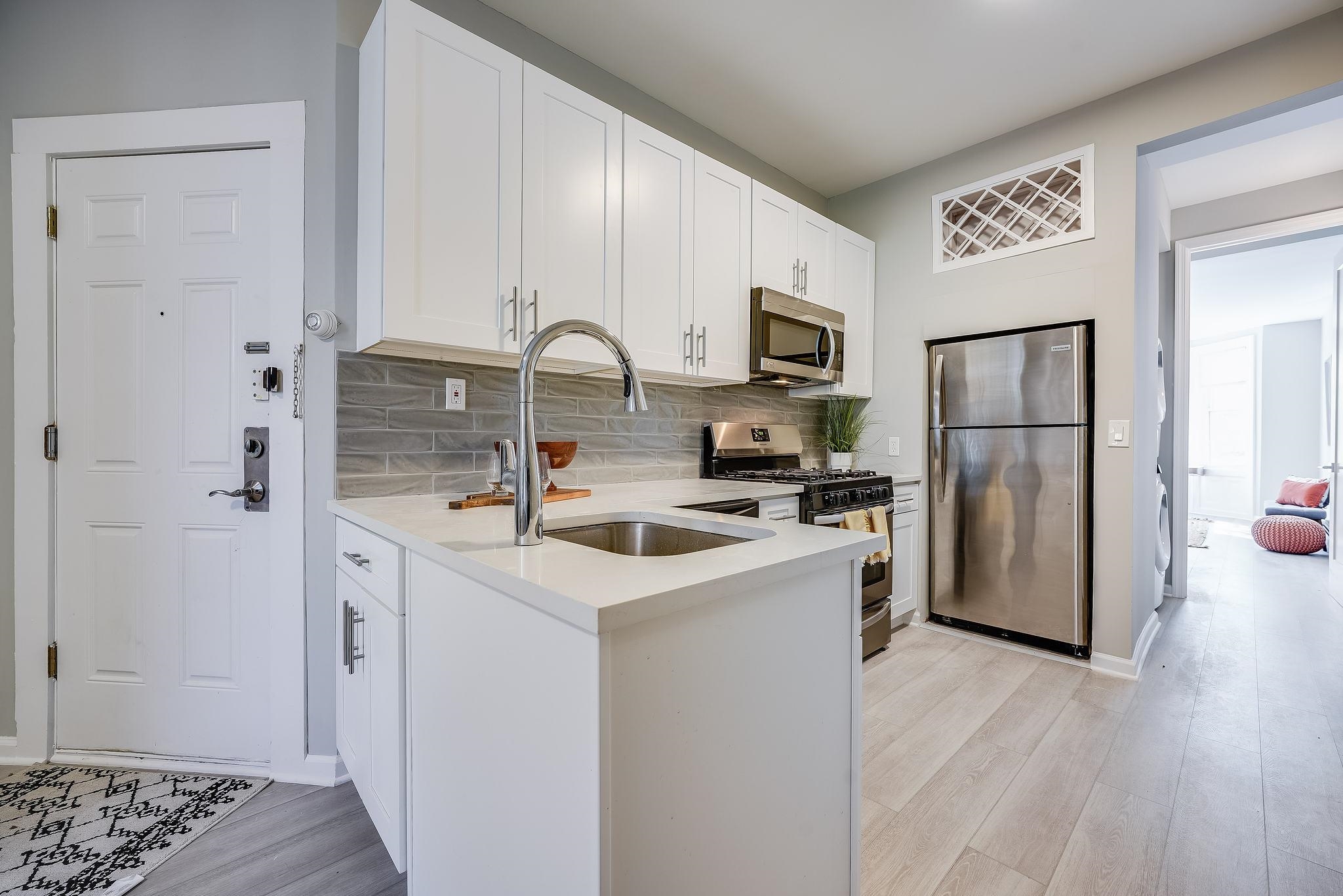 157 NELSON AVE Unit: 2L