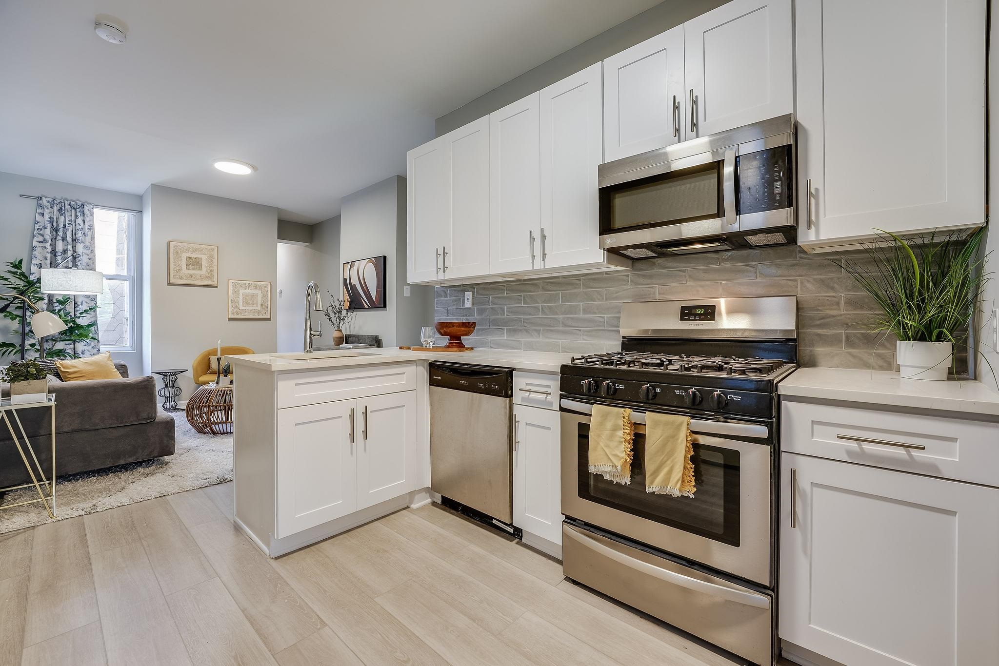 157 NELSON AVE Unit: 2L