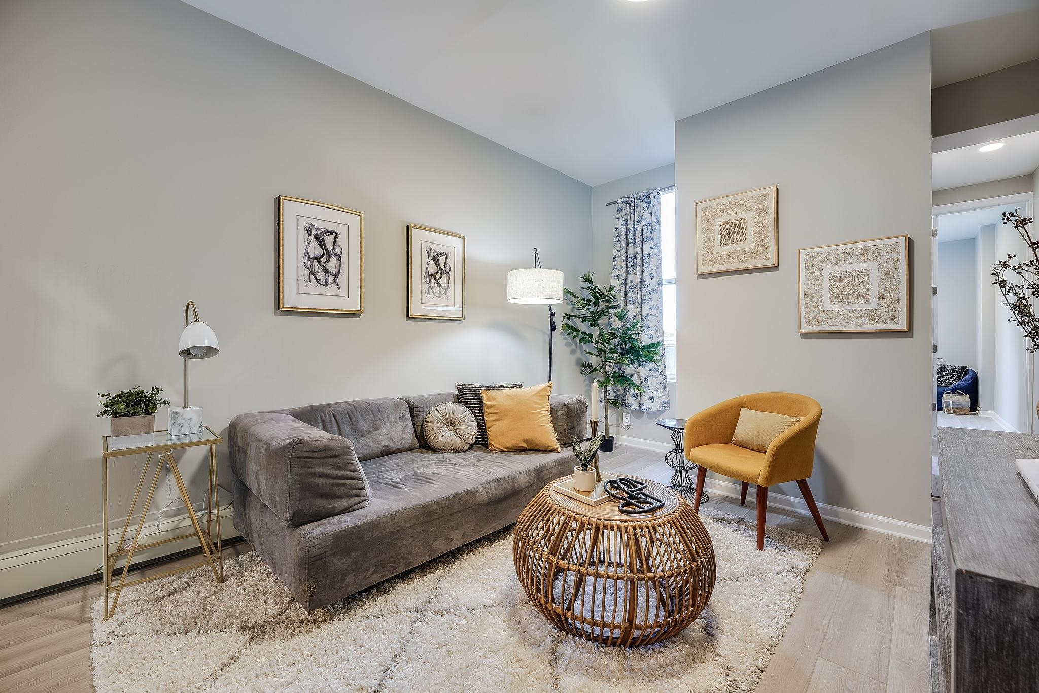 157 NELSON AVE Unit: 2L