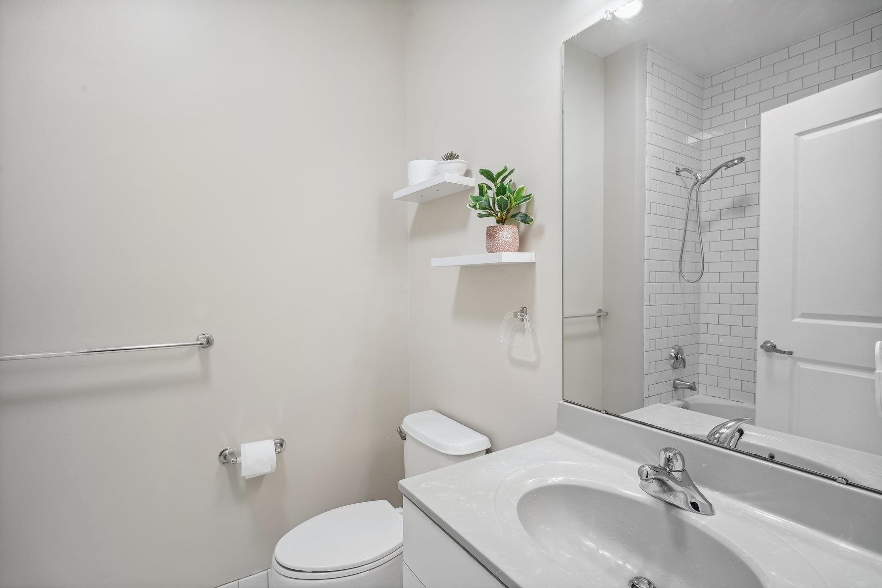 172 CULVER AVE Unit: 202