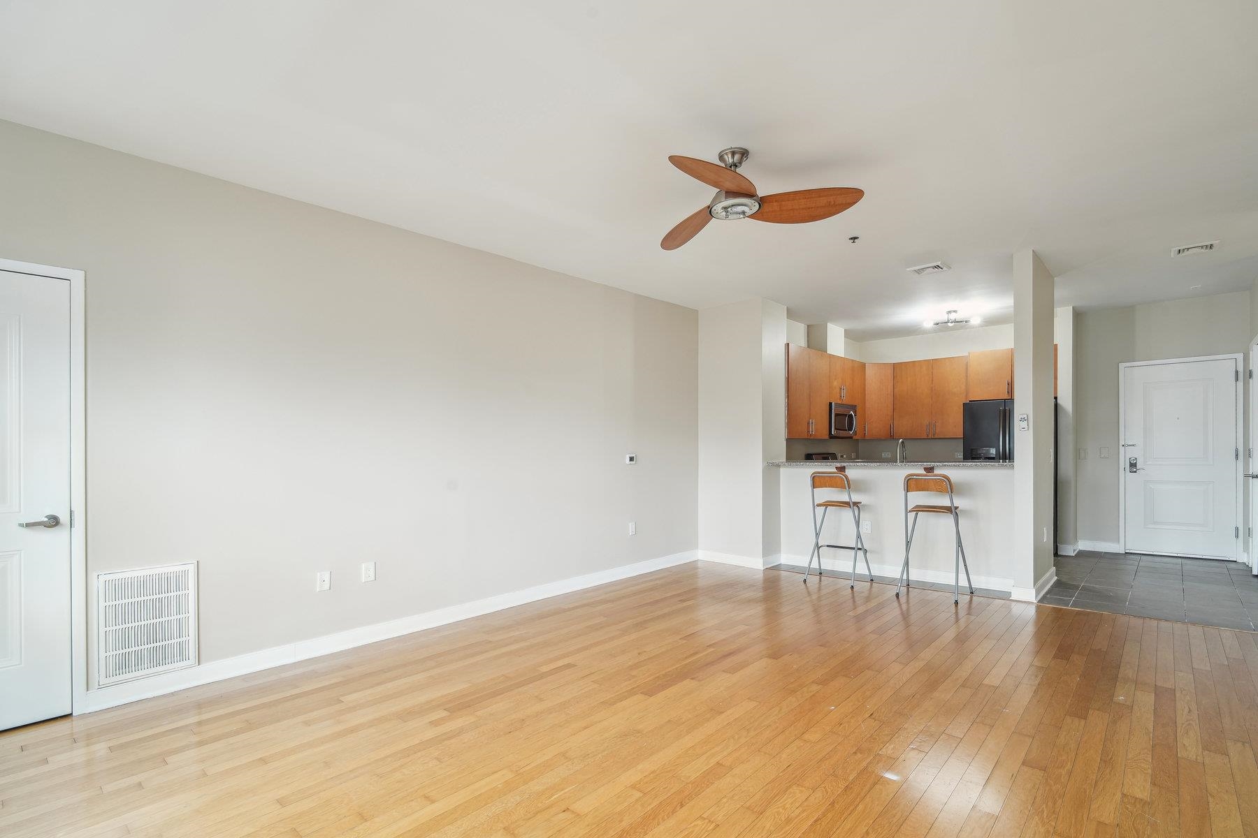 172 CULVER AVE Unit: 202