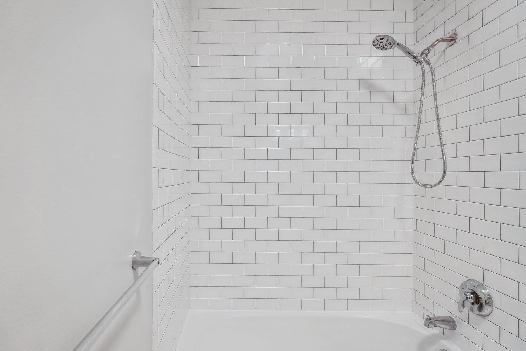 172 CULVER AVE Unit: 202