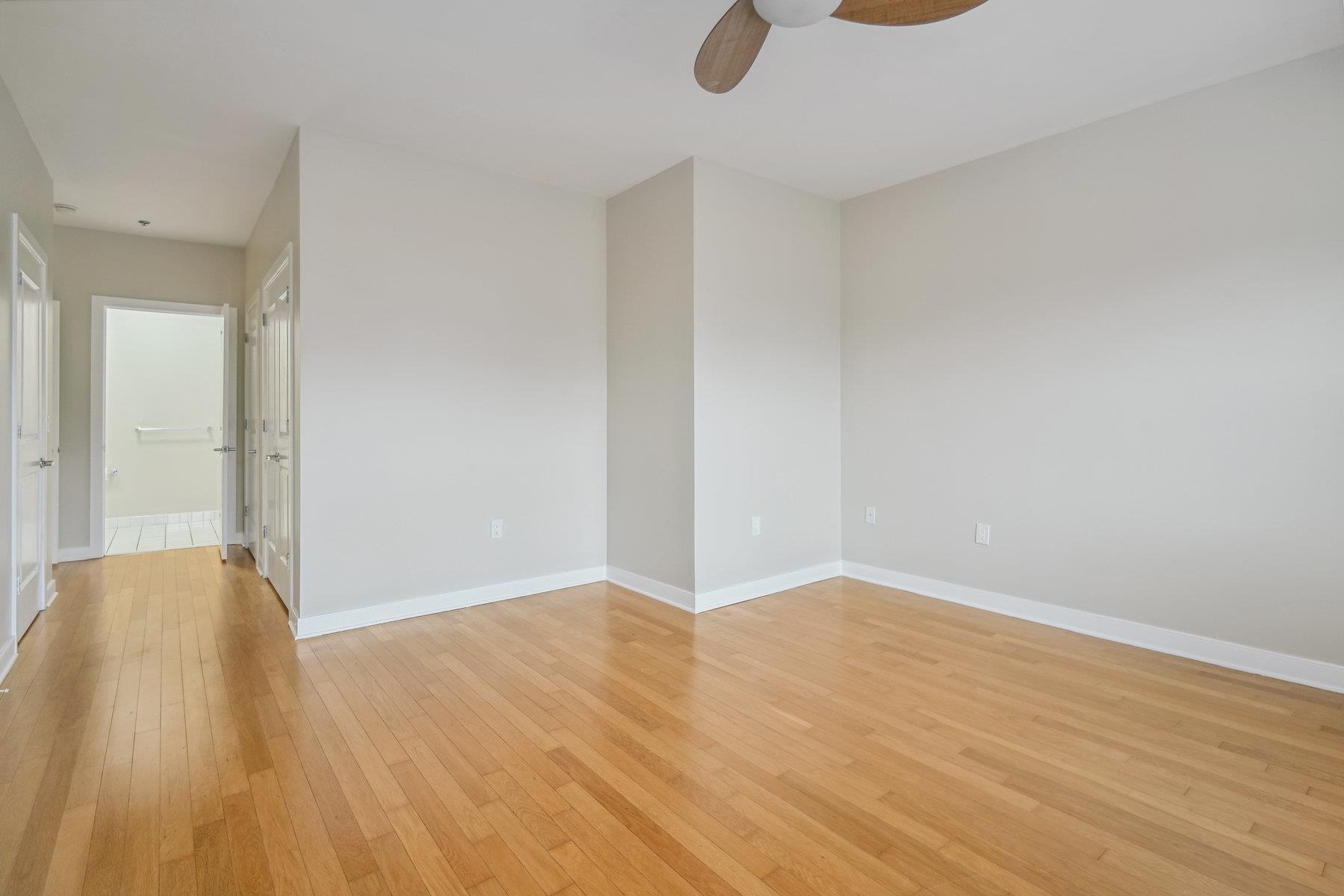 172 CULVER AVE Unit: 202