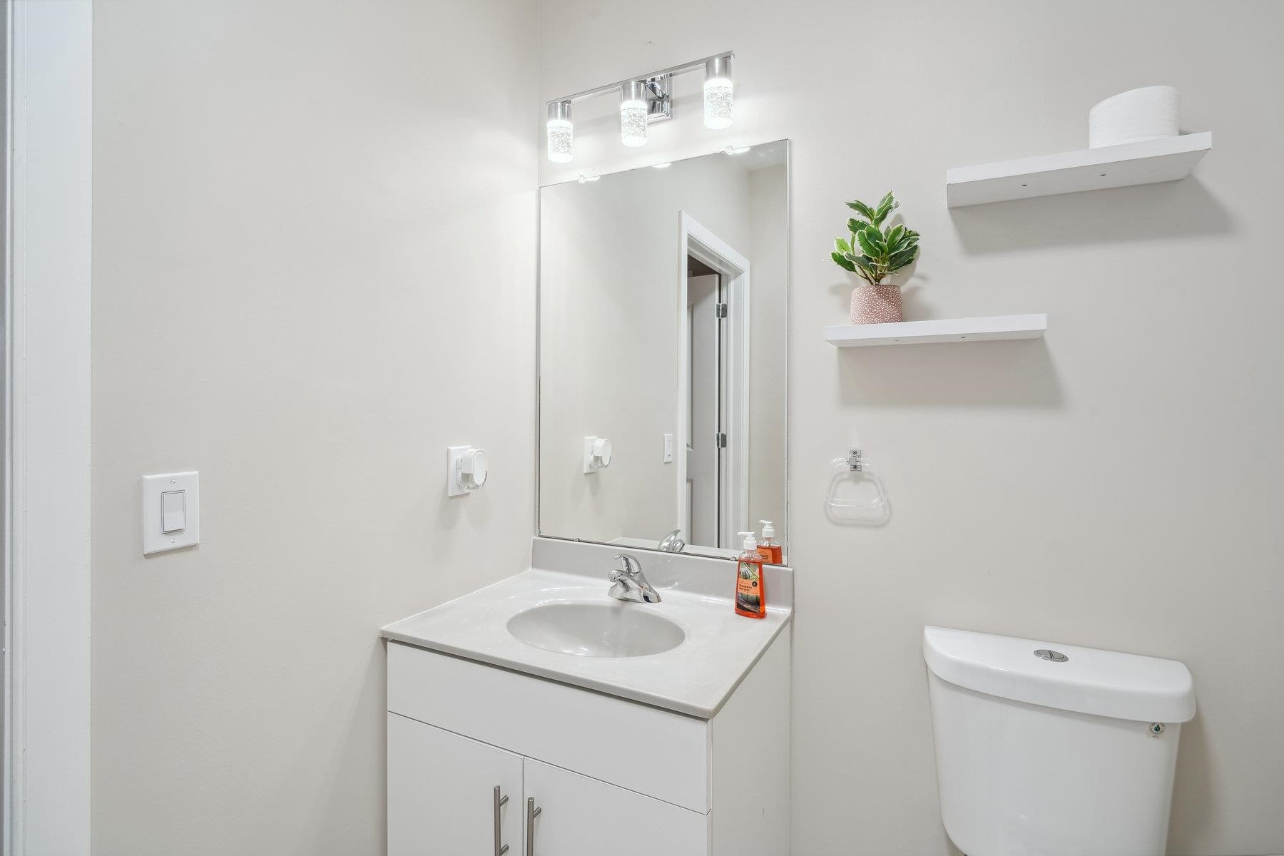 172 CULVER AVE Unit: 202