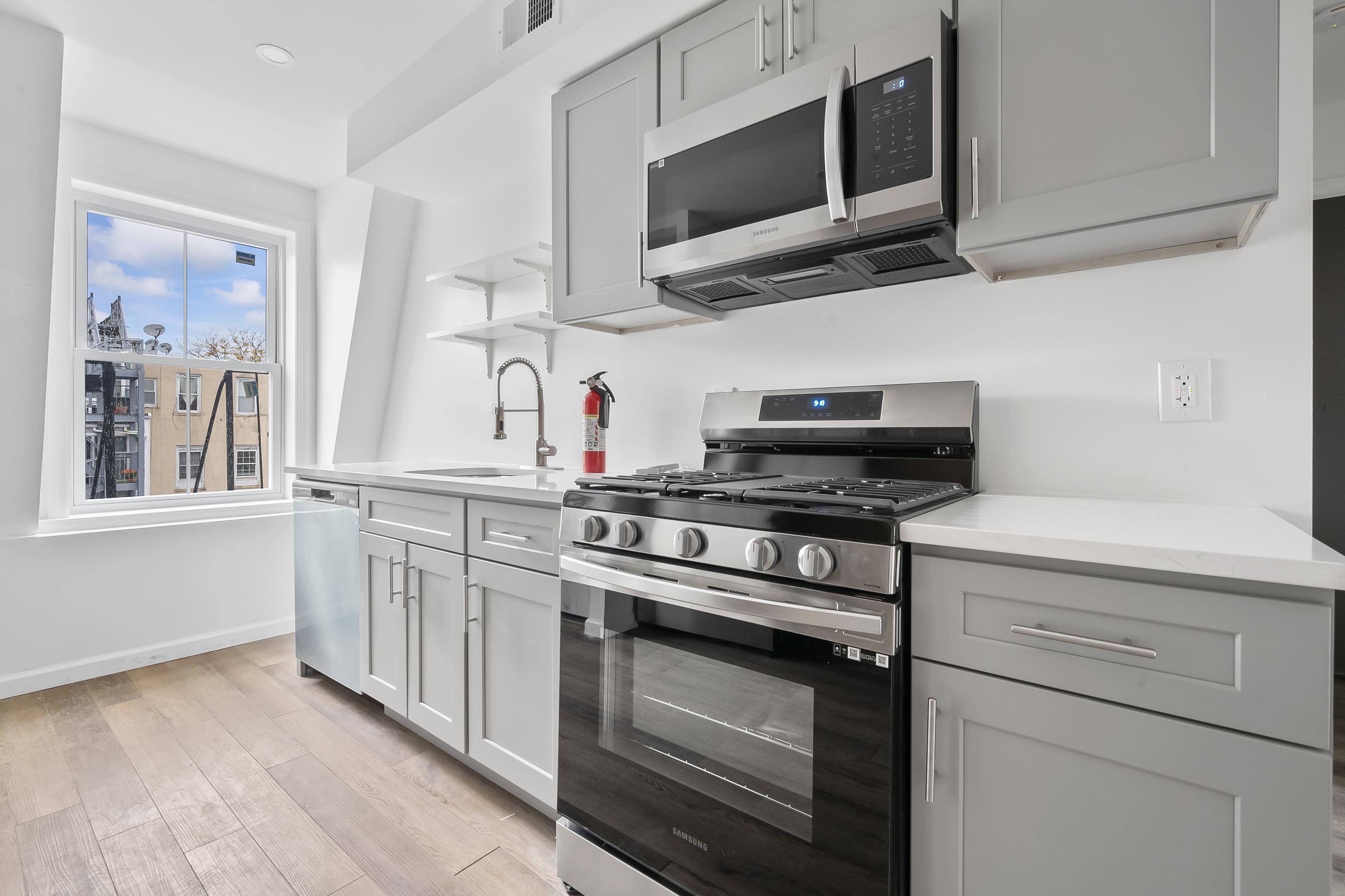 38 JEFFERSON AVE Unit: 3