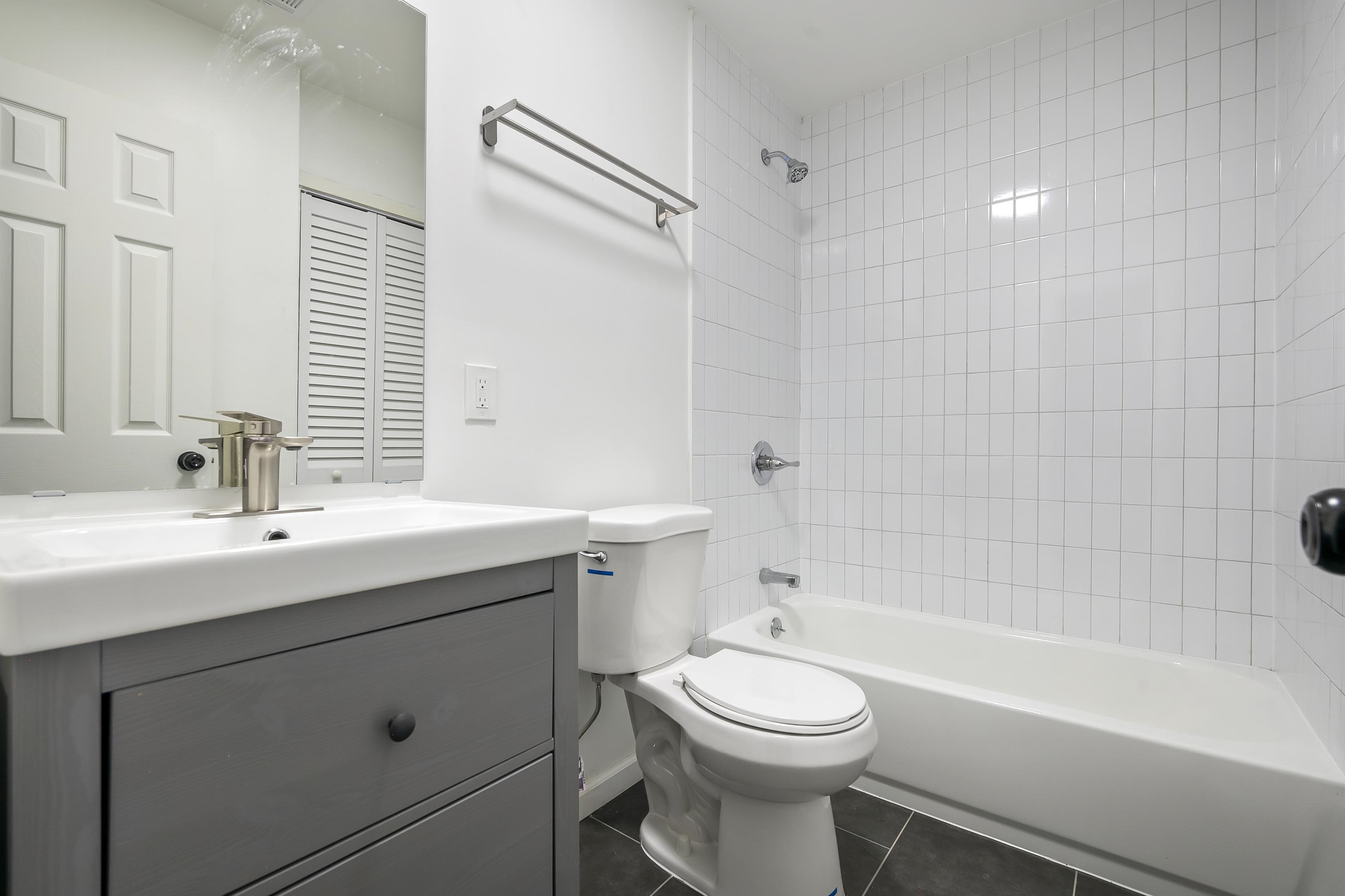 38 JEFFERSON AVE Unit: 3